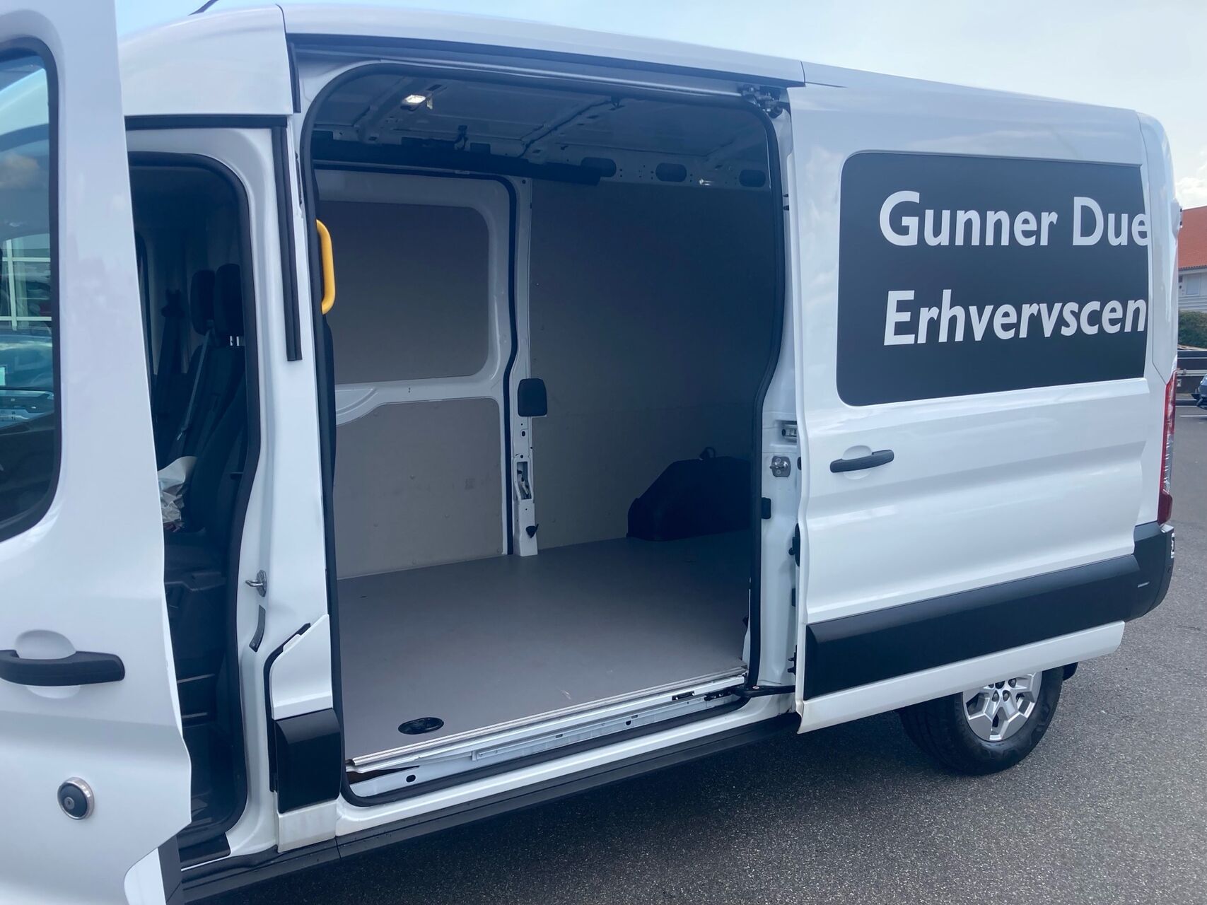 Billede af Ford Transit 350 L3H2 2,0 TDCi Limited 165HK Van 8g Aut.