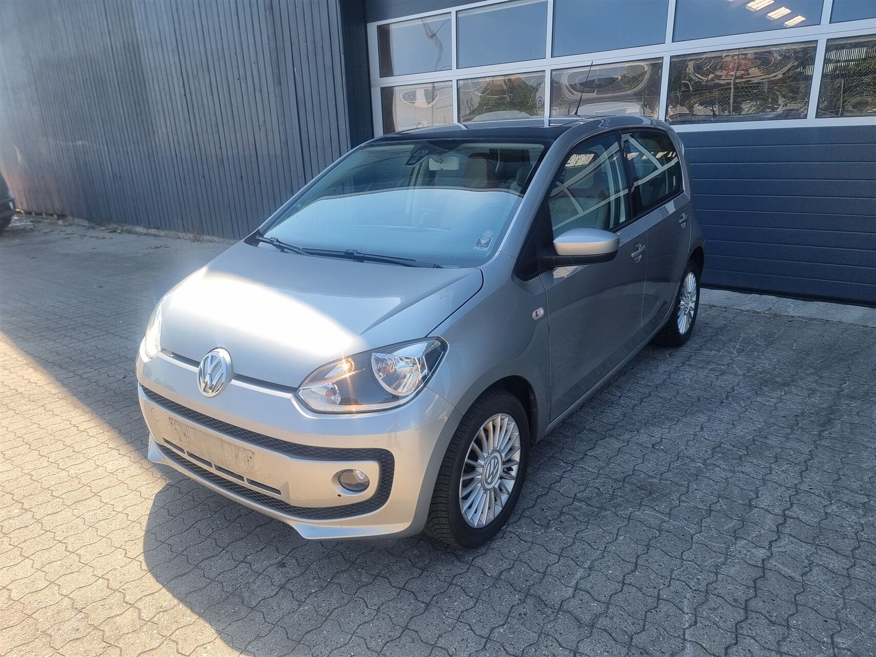Billede af VW up 1,0 MPI High ASG 75HK 5d Aut.