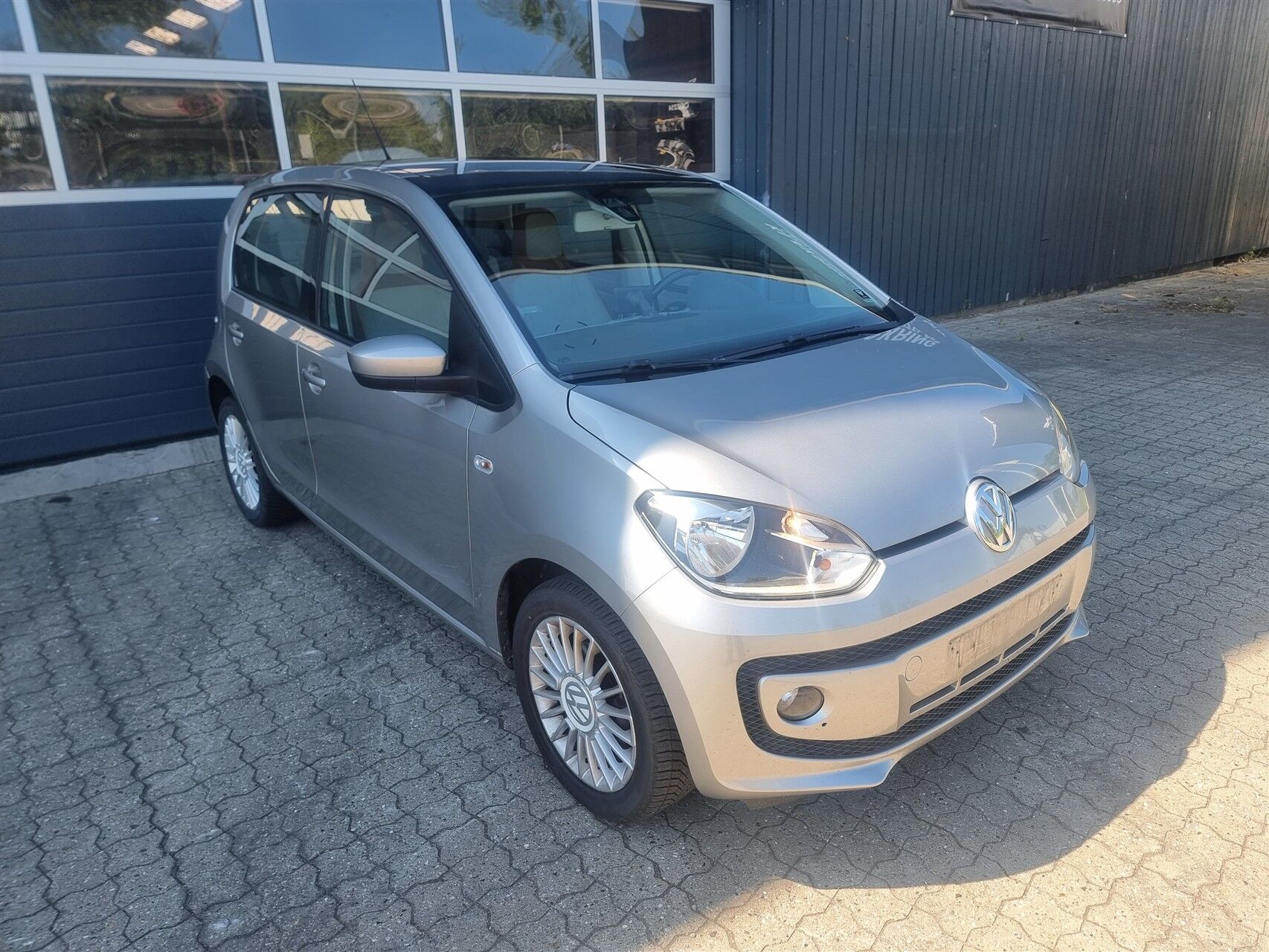 Billede af VW up 1,0 MPI High ASG 75HK 5d Aut.