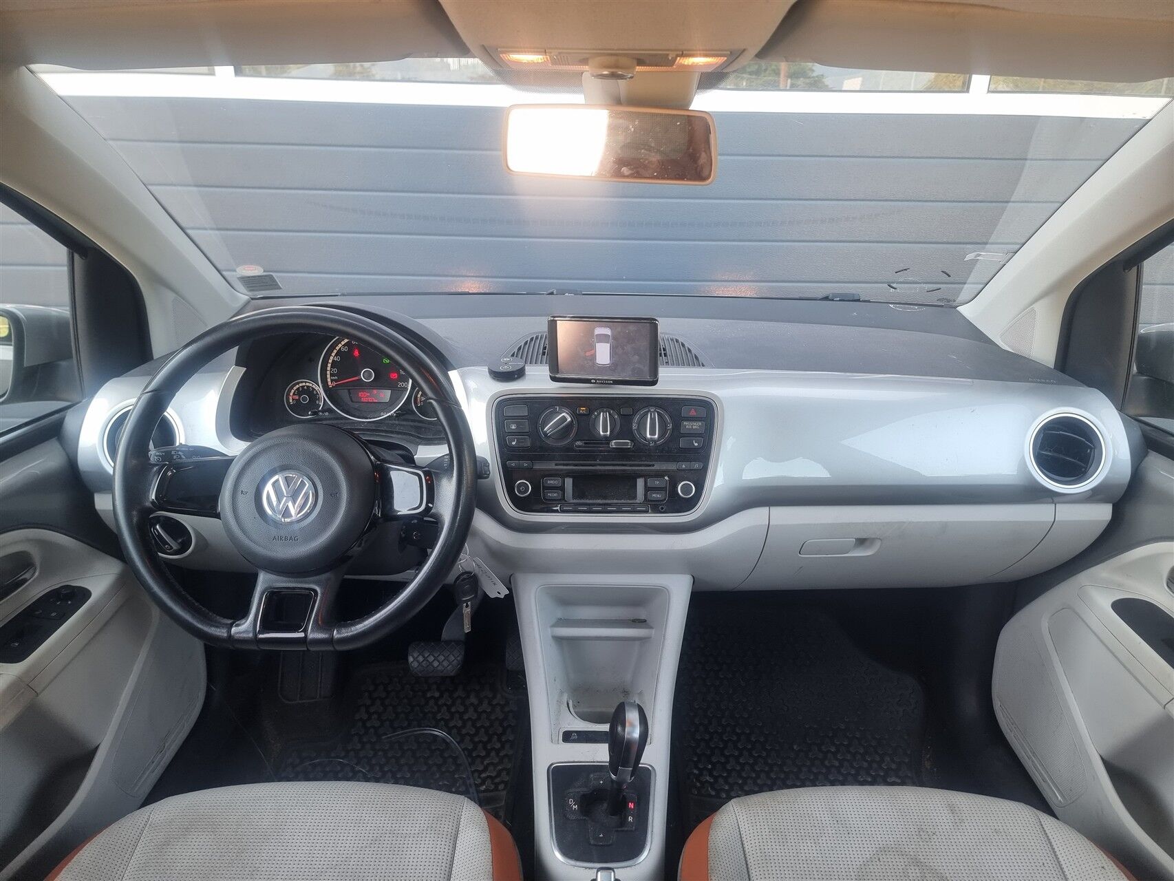 Billede af VW up 1,0 MPI High ASG 75HK 5d Aut.