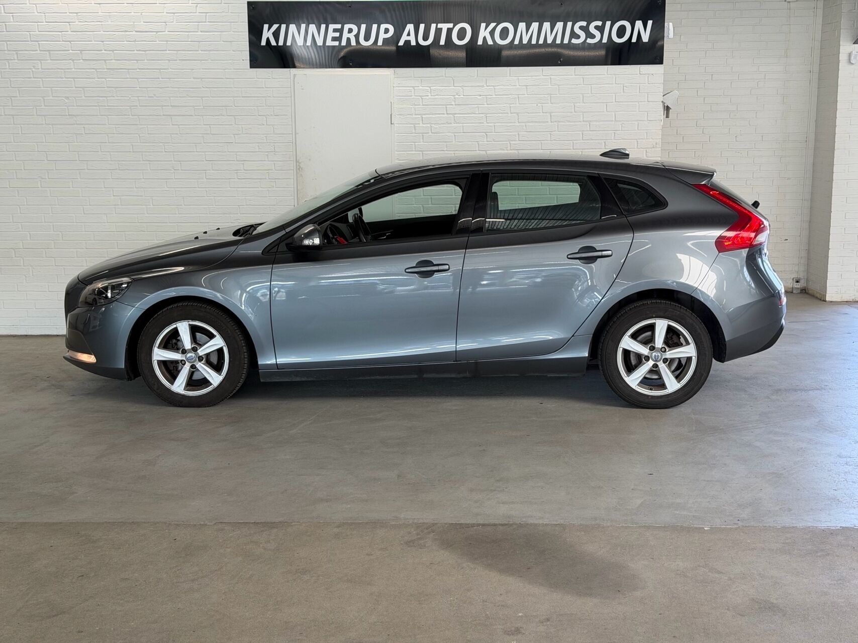 Billede af Volvo V40 2,0 D2 Eco Kinetic 120HK 5d 6g