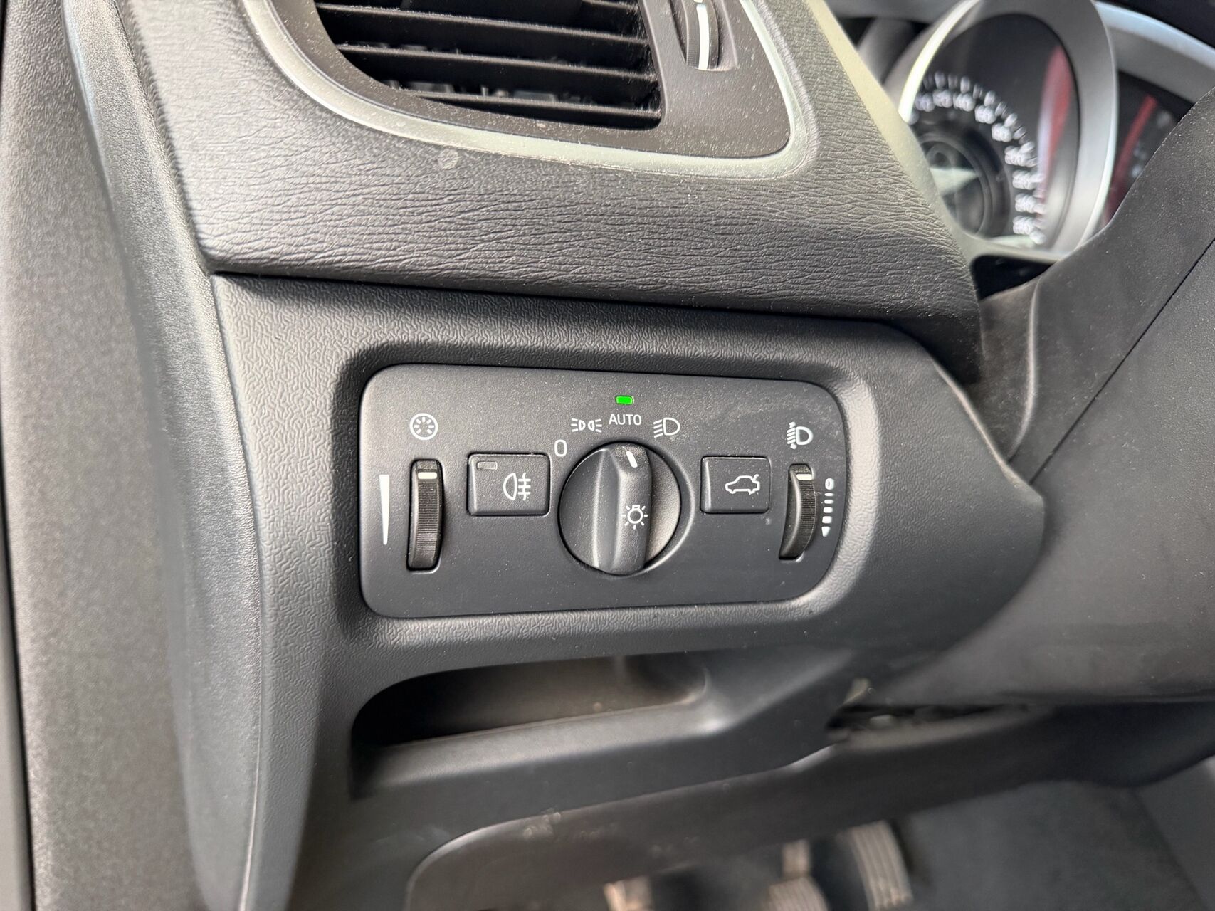 Billede af Volvo V40 2,0 D2 Eco Kinetic 120HK 5d 6g