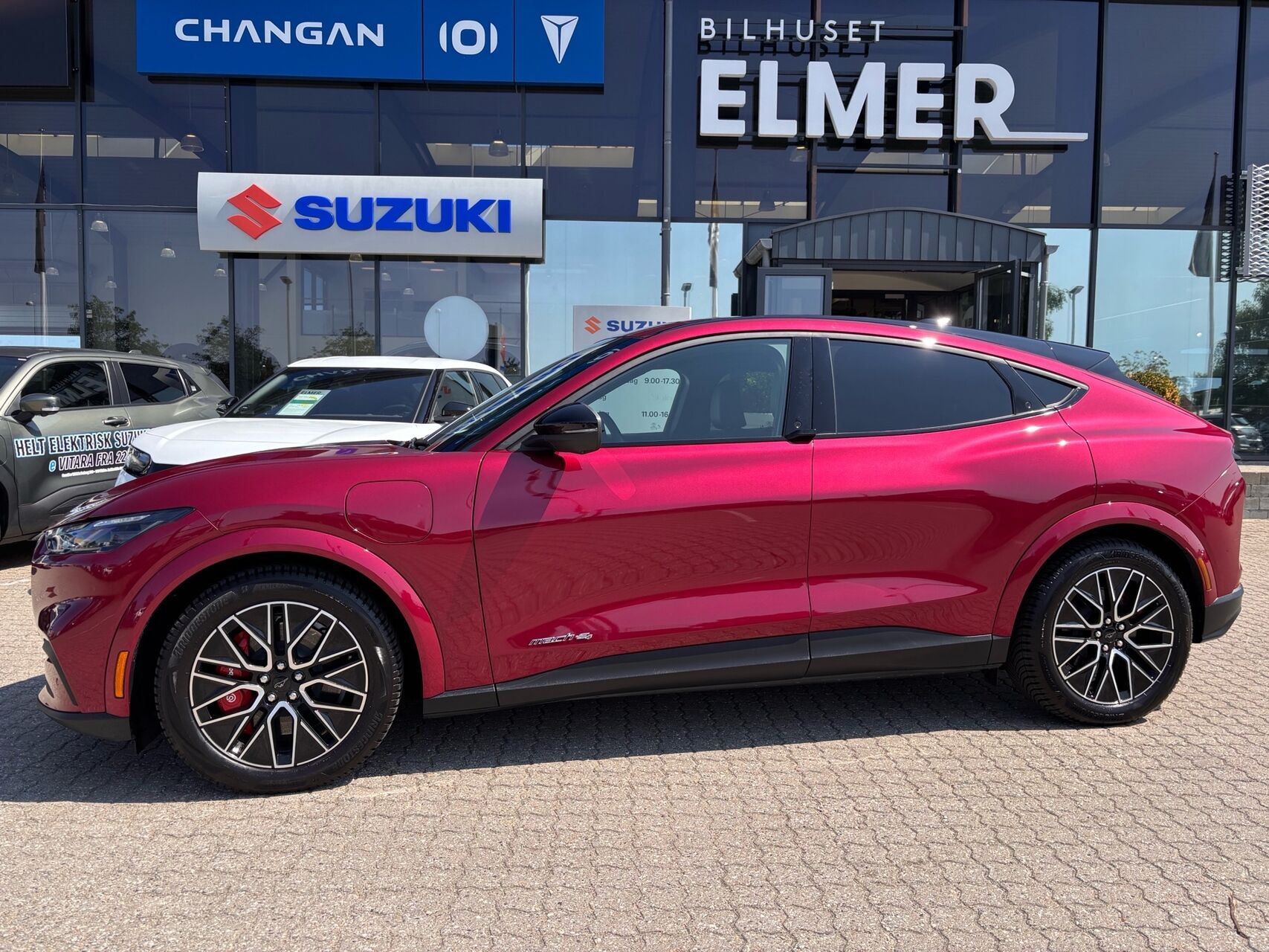 Billede af Ford Mustang Mach-E EL UR Premium AWD 375HK 5d Aut.