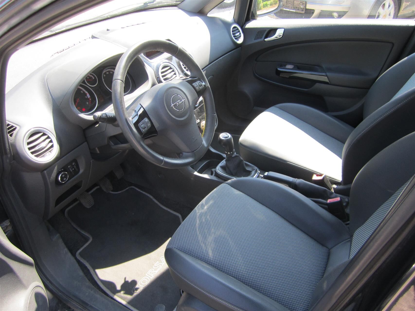 Billede af Opel Corsa 1,4 Twinport Edition 111 100HK 5d