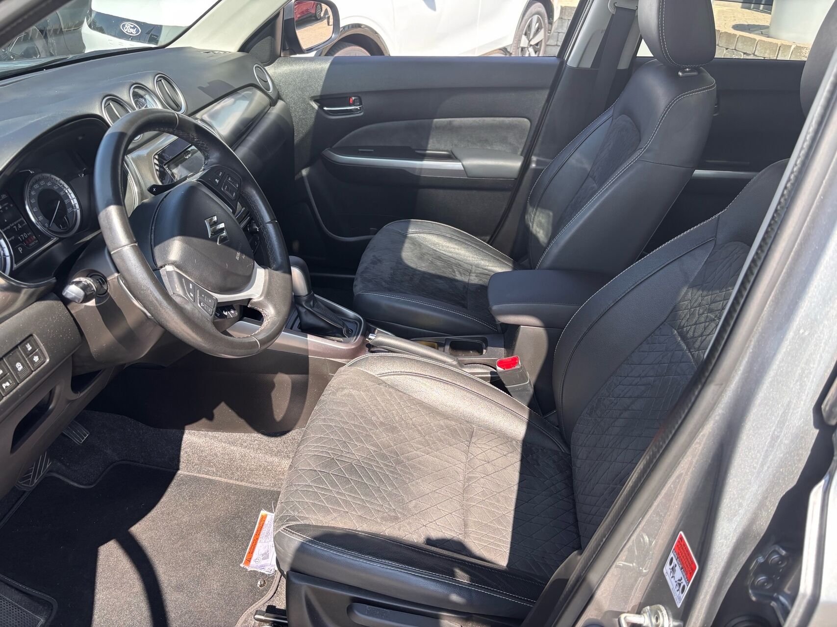 Billede af Suzuki Vitara 1,0 Boosterjet Adventure 112HK 5d 6g Aut.