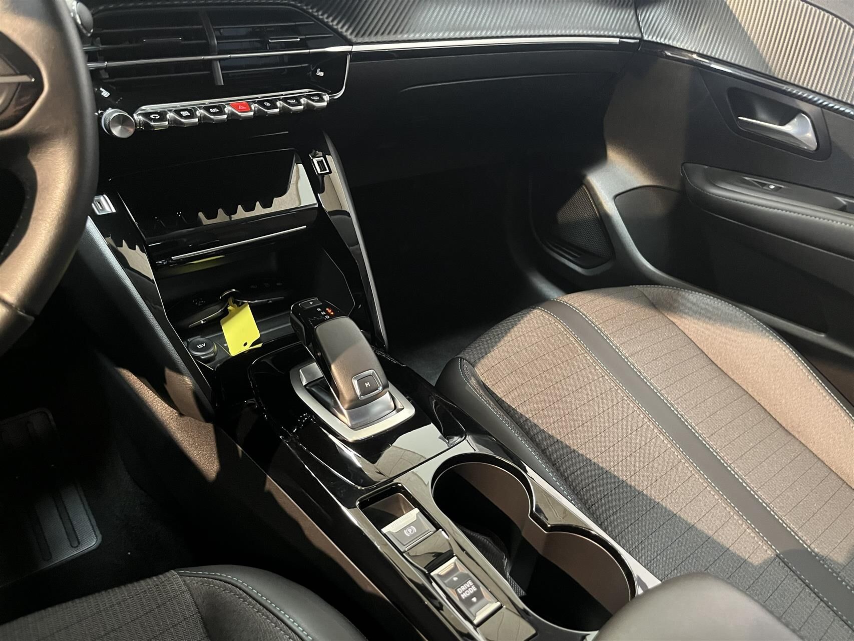 Billede af Peugeot 208 1,2 PureTech Selection Tech EAT8 100HK 5d 8g Aut.
