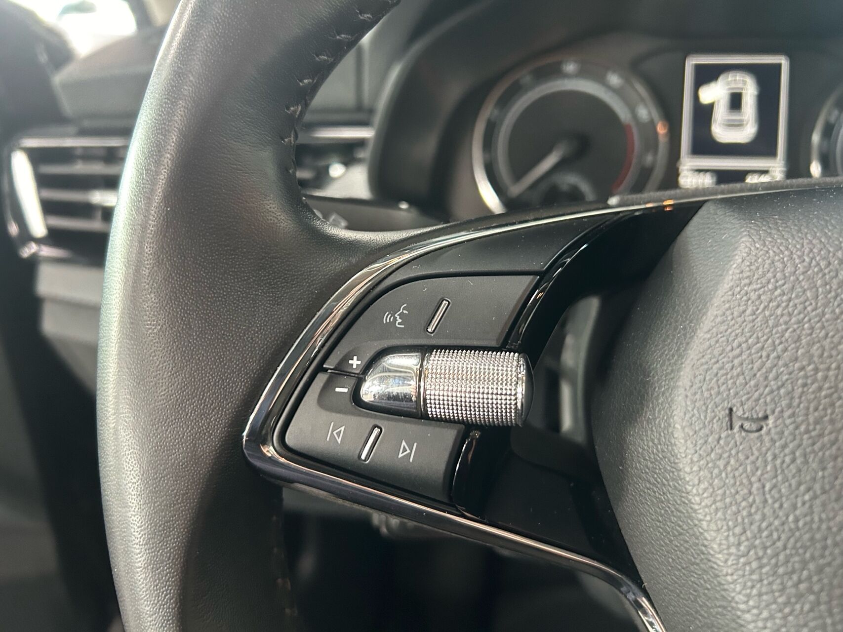 Billede af Skoda Kamiq 1,0 TSI Tour de France DSG 110HK 5d 7g Aut.