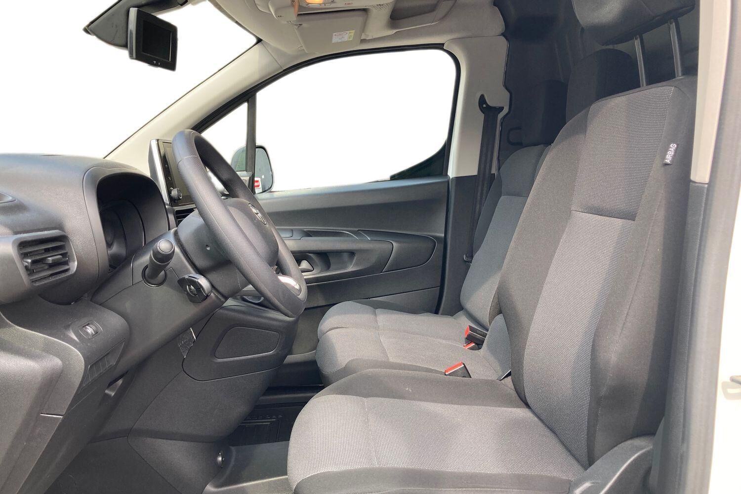 Billede af Toyota Proace City Medium 1,5 D Comfort Smart Active Vision Dobbelt Bagdør 102HK Van