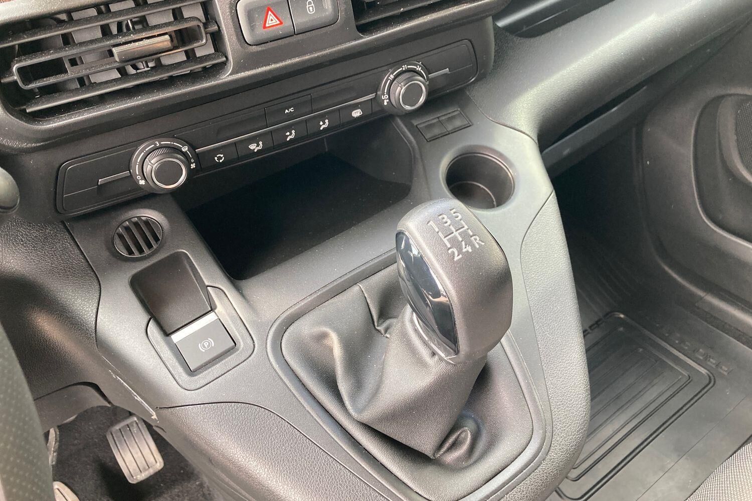 Billede af Toyota Proace City Medium 1,5 D Comfort Smart Active Vision Dobbelt Bagdør 102HK Van