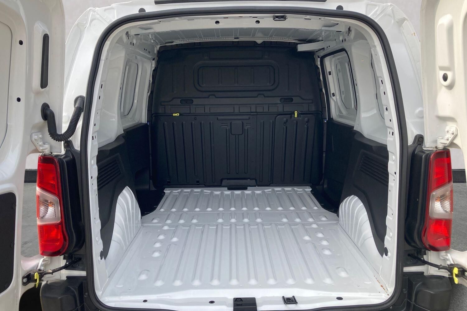 Billede af Toyota Proace City Medium 1,5 D Comfort Smart Active Vision Dobbelt Bagdør 102HK Van