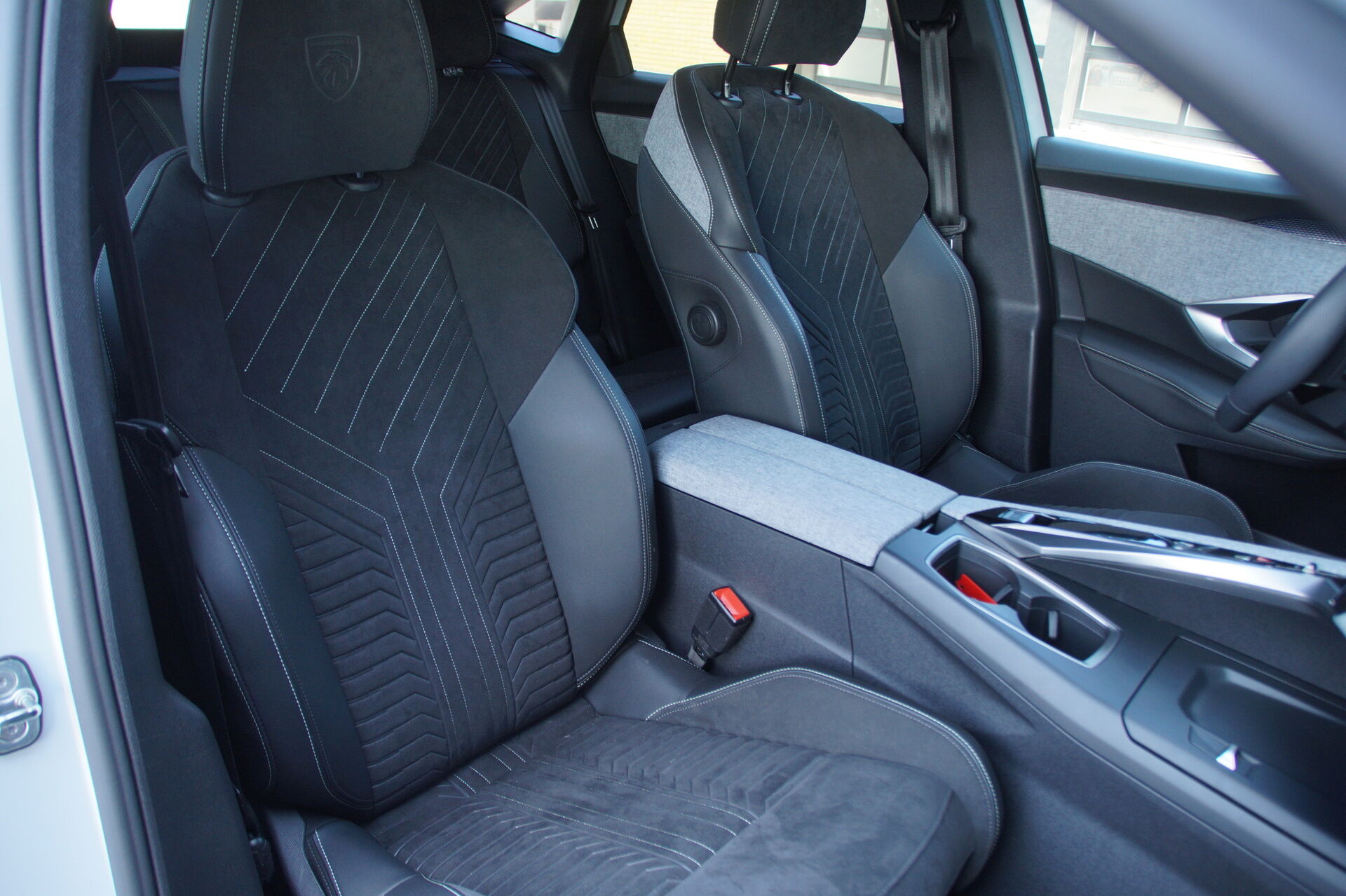 Billede af Peugeot e-3008 EL GT Pack 210HK 5d Aut.