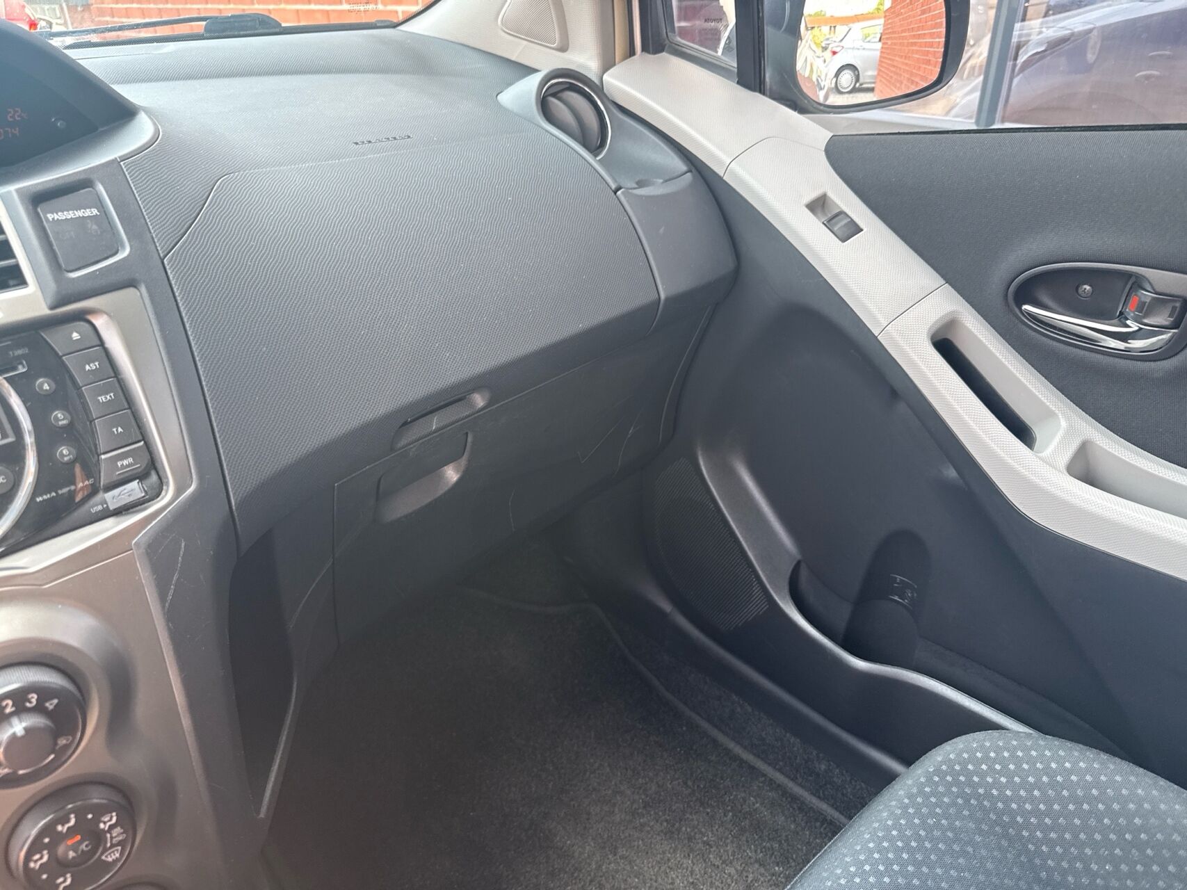 Billede af Toyota Yaris 1,3 VVT-I T2 Touch 100HK 5d 6g