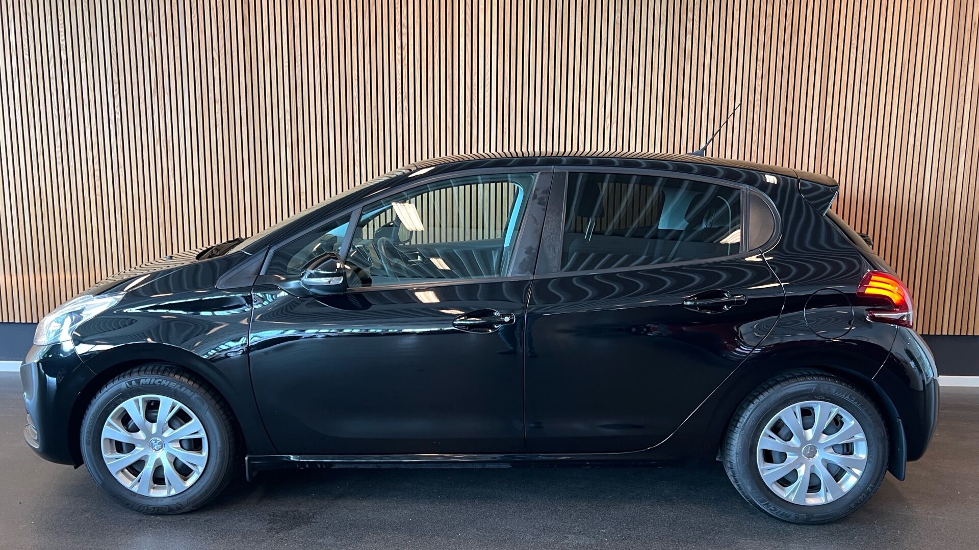 Billede af Peugeot 208 1,2 PureTech Envy 82HK 5d