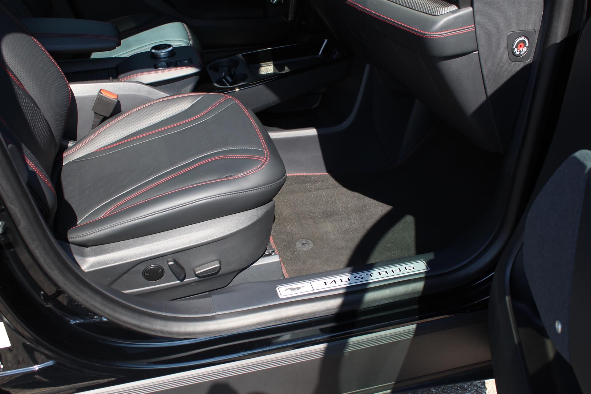 Billede af Ford Mustang Mach-E EL SR Premium AWD 269HK 5d Aut.
