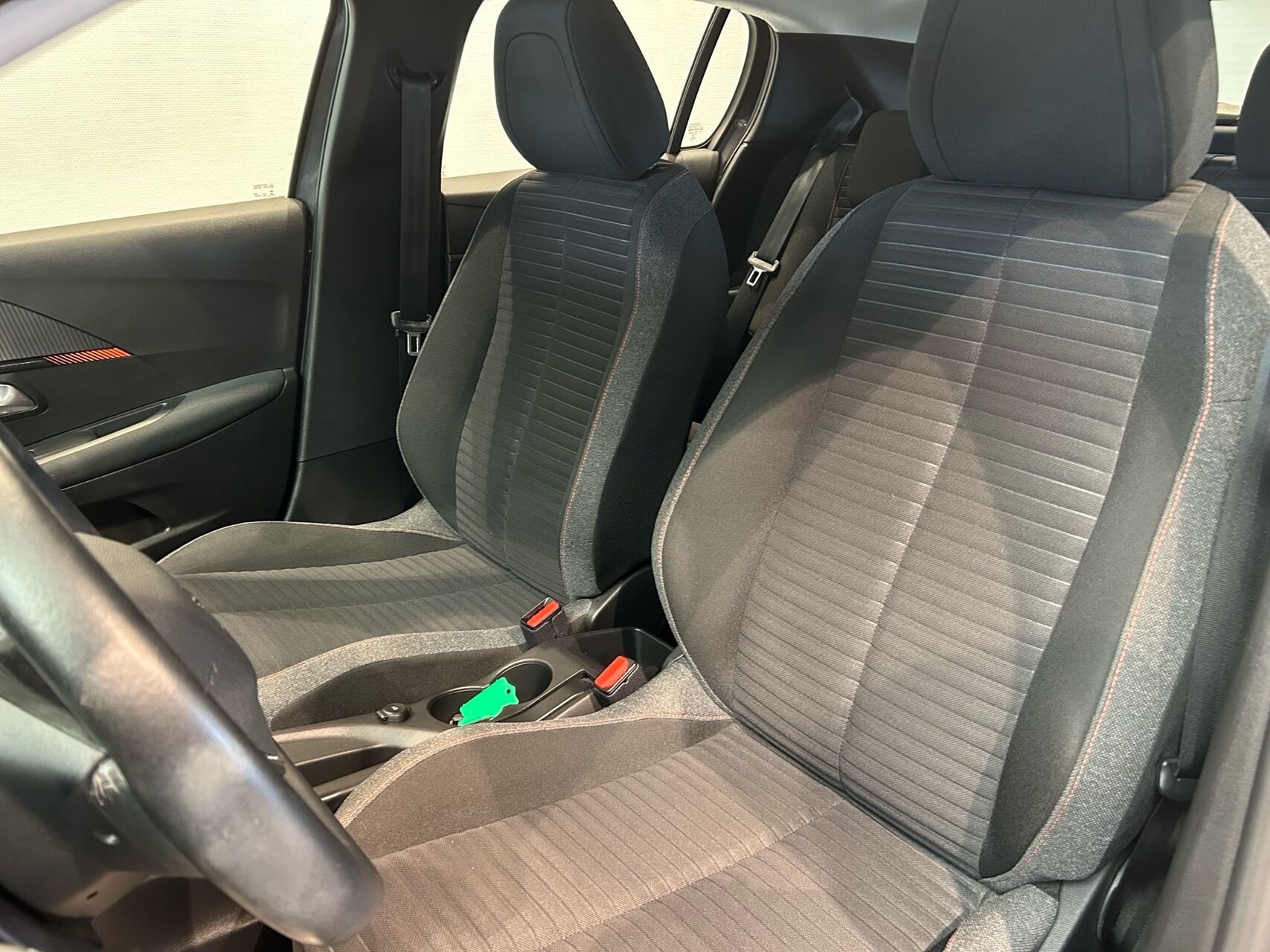 Billede af Peugeot 208 1,2 PureTech Strike 100HK 5d 6g