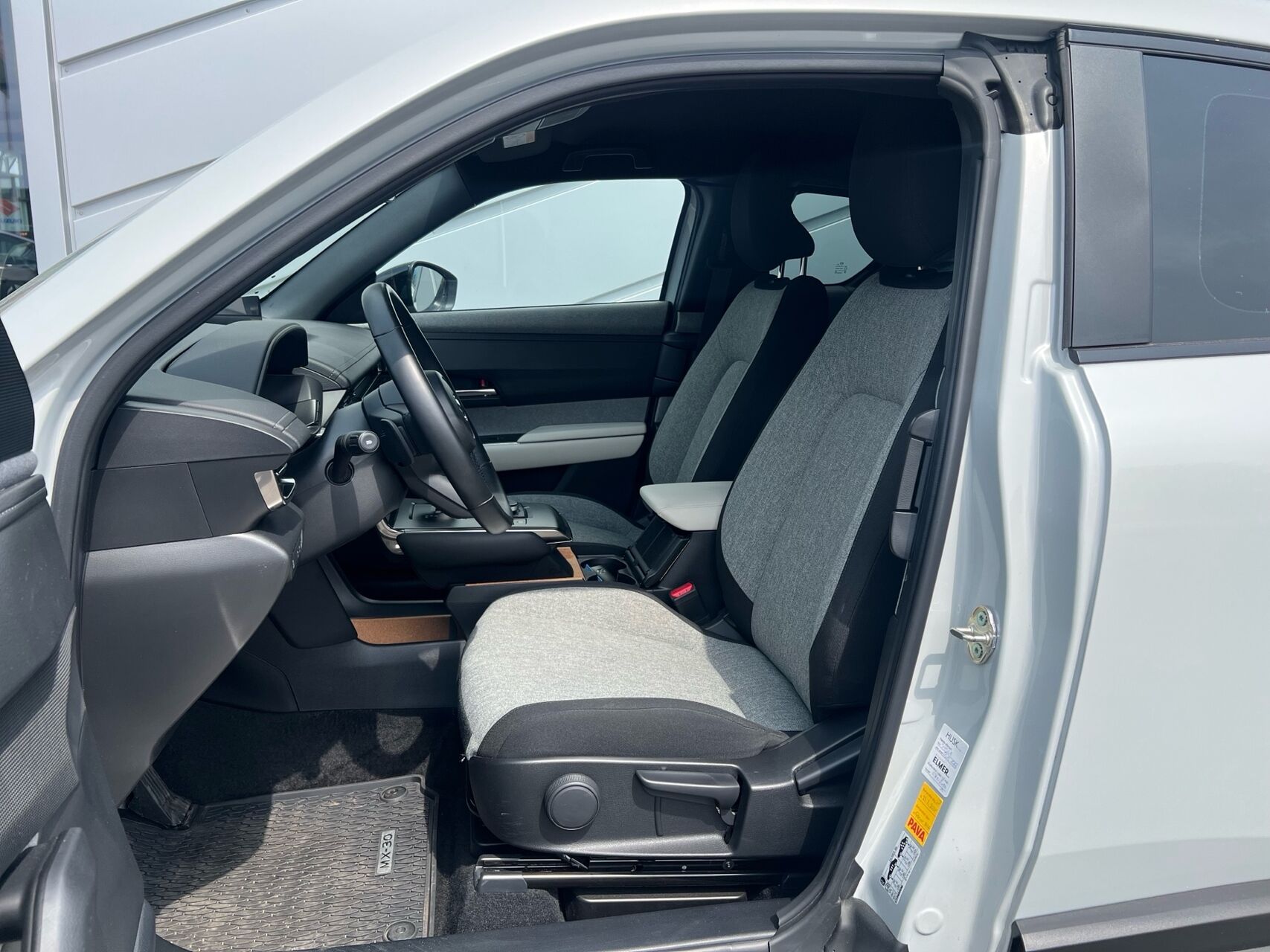 Billede af Mazda MX-30 0,8 e-Skyactiv R-EV  Plugin-hybrid Exclusive-Line 170HK 5d Trinl. Gear