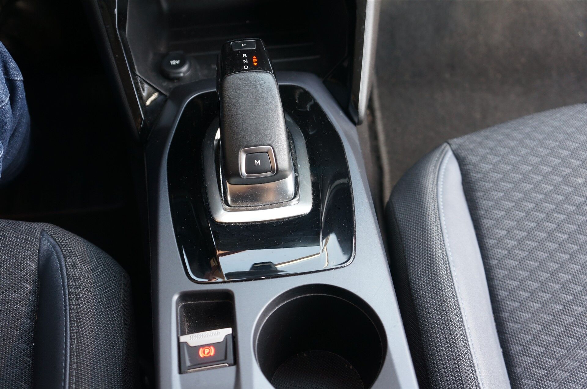 Billede af Peugeot 2008 1,2 PureTech Edition 210+ EAT8 130HK 5d 8g Aut.