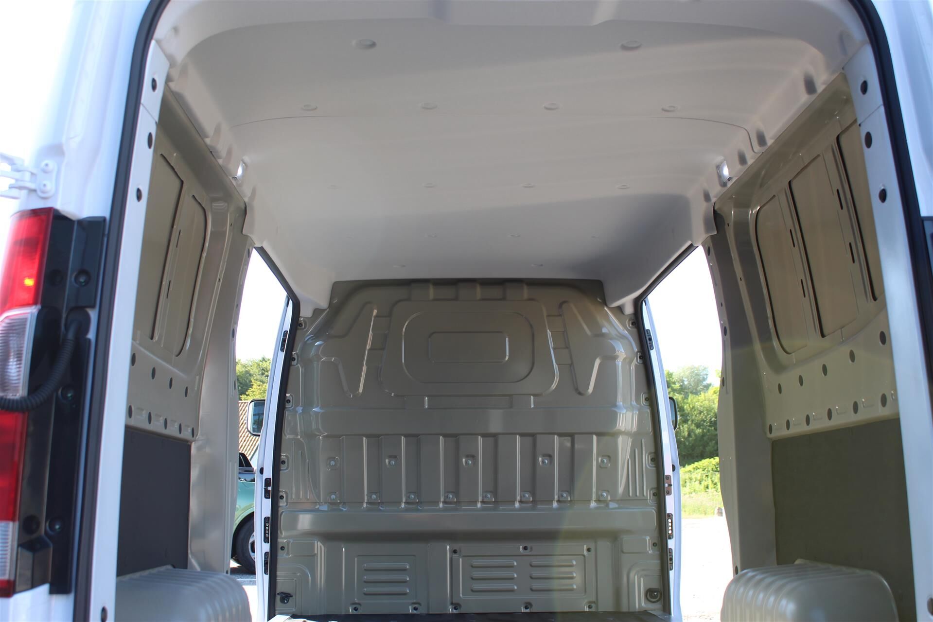 Billede af Farizon V7E L2H1 67 kWh 2 skydedør 150HK Van Aut.