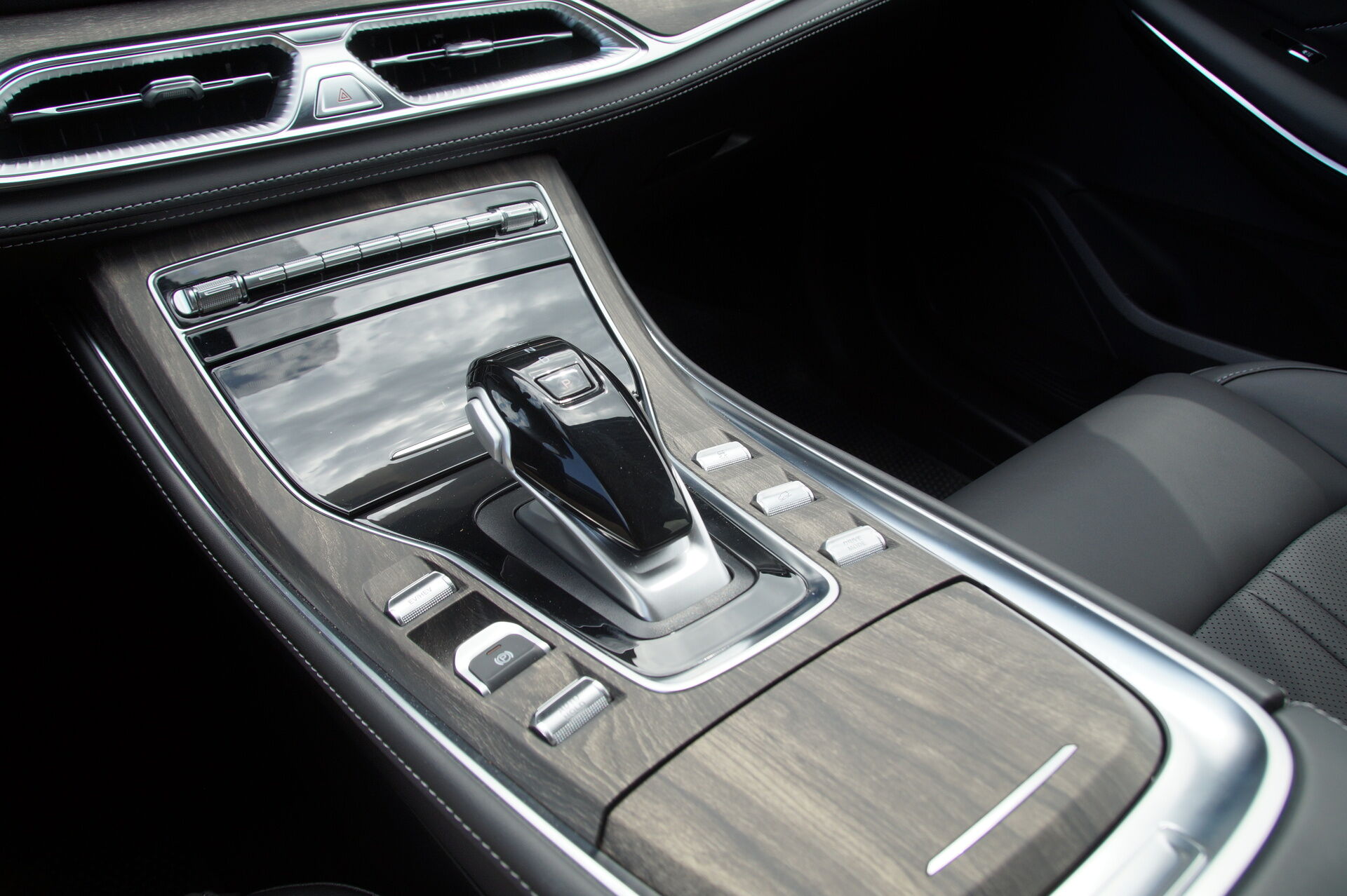 Billede af Navor E5 1,5 Plugin-hybrid Rock E-CVT 218HK 5d Aut.
