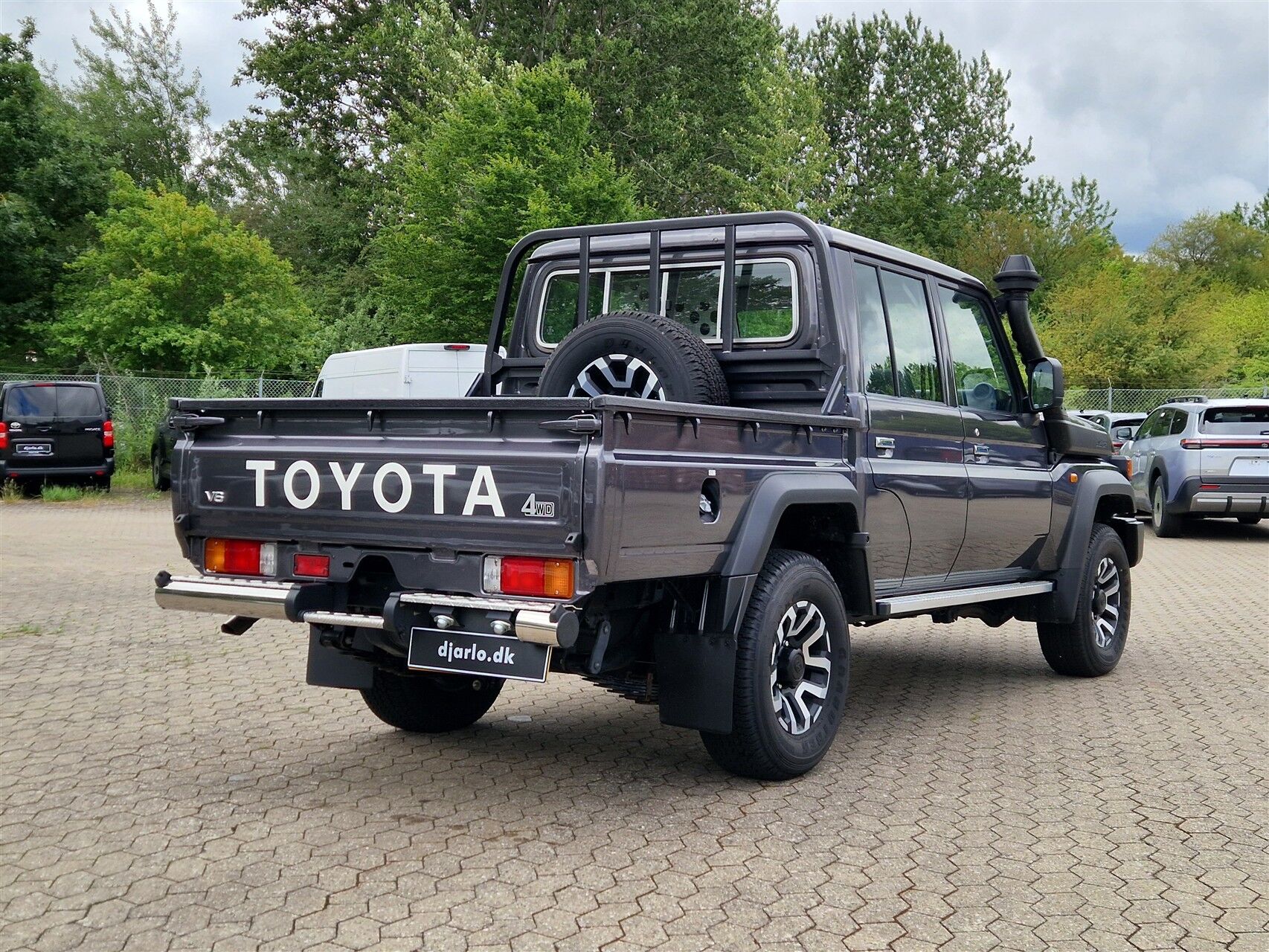 Billede af Toyota Landcruiser GRJ79 4,8 4x4 231HK DobKab 8g Aut.