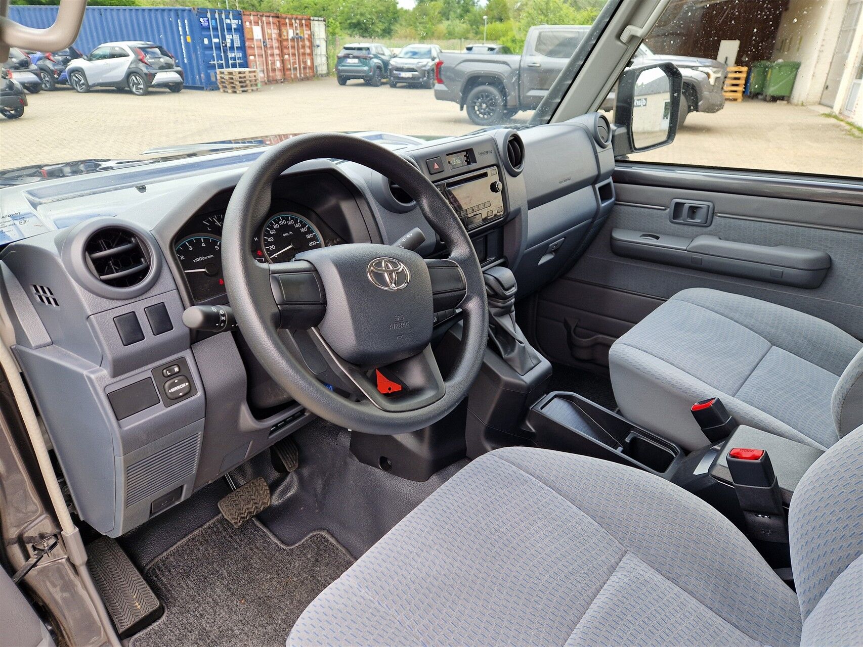 Billede af Toyota Landcruiser GRJ79 4,8 4x4 231HK DobKab 8g Aut.