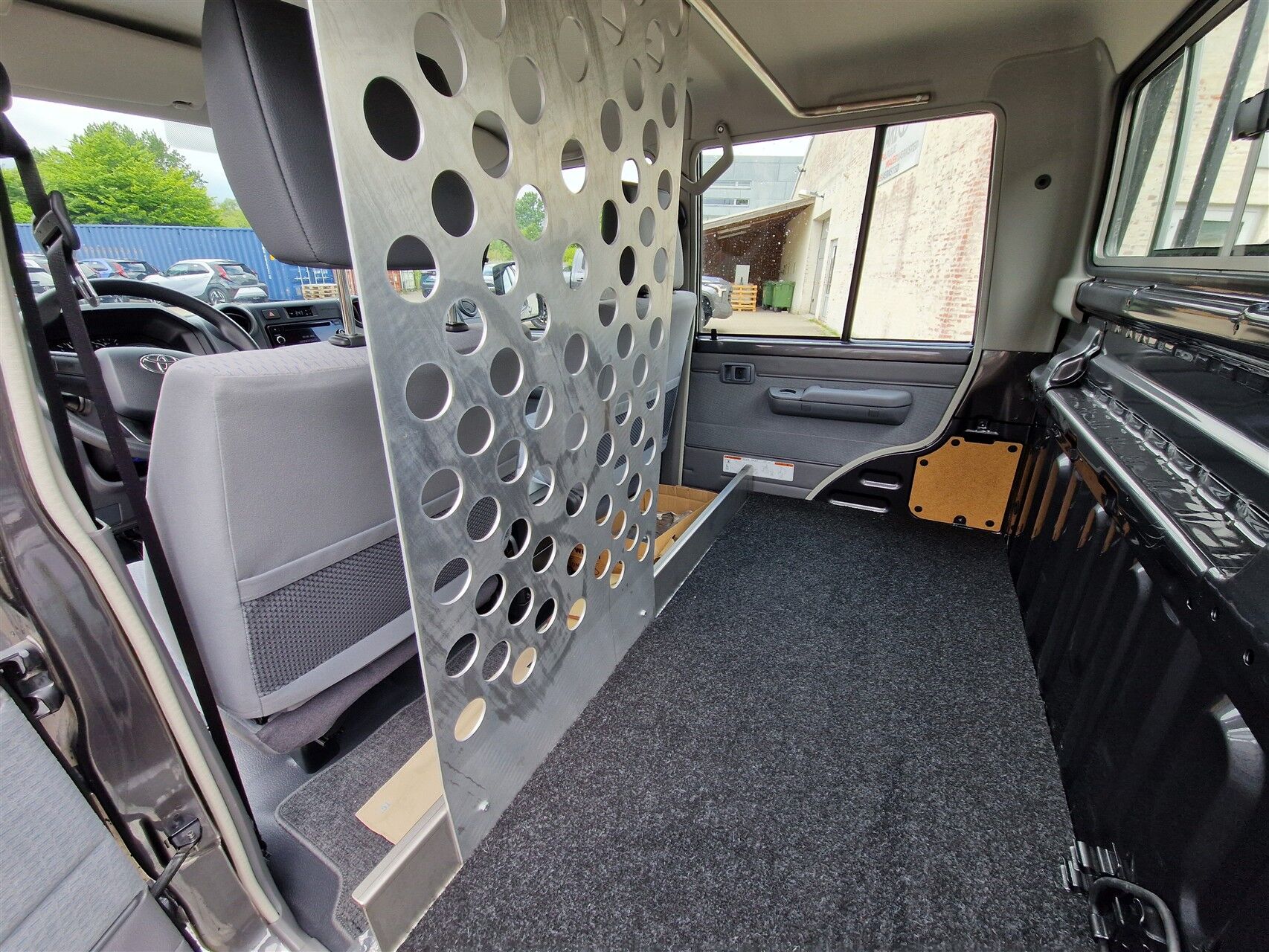 Billede af Toyota Landcruiser GRJ79 4,8 4x4 231HK DobKab 8g Aut.
