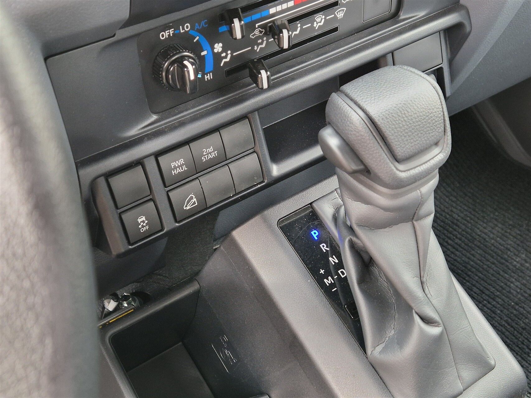 Billede af Toyota Landcruiser GRJ79 4,8 4x4 231HK DobKab 8g Aut.