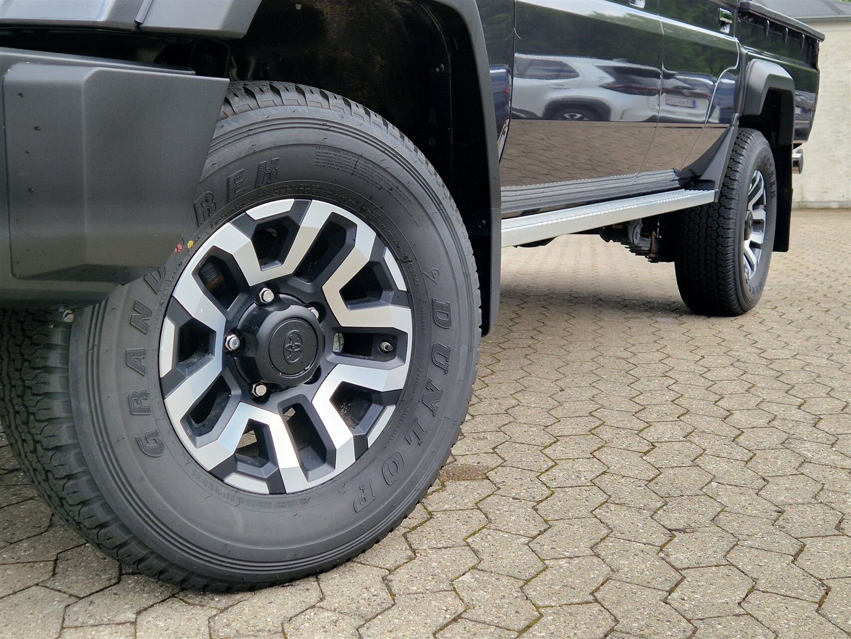 Billede af Toyota Landcruiser GRJ79 4,8 4x4 231HK DobKab 8g Aut.