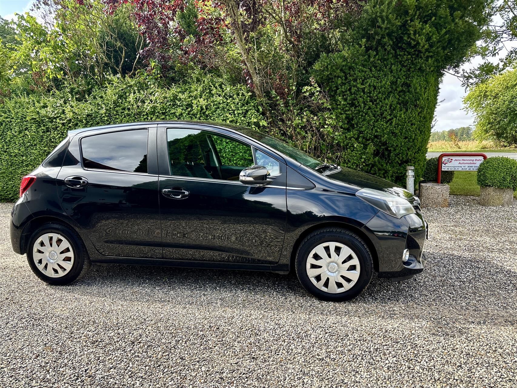 Billede af Toyota Yaris 1,3 VVT-I Lounge Edition 100HK 5d 6g