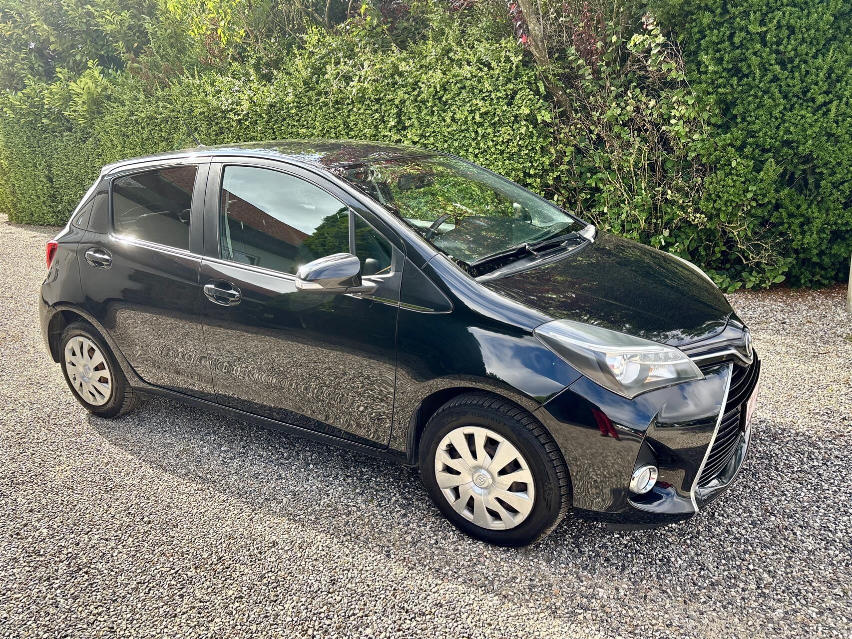 Billede af Toyota Yaris 1,3 VVT-I Lounge Edition 100HK 5d 6g