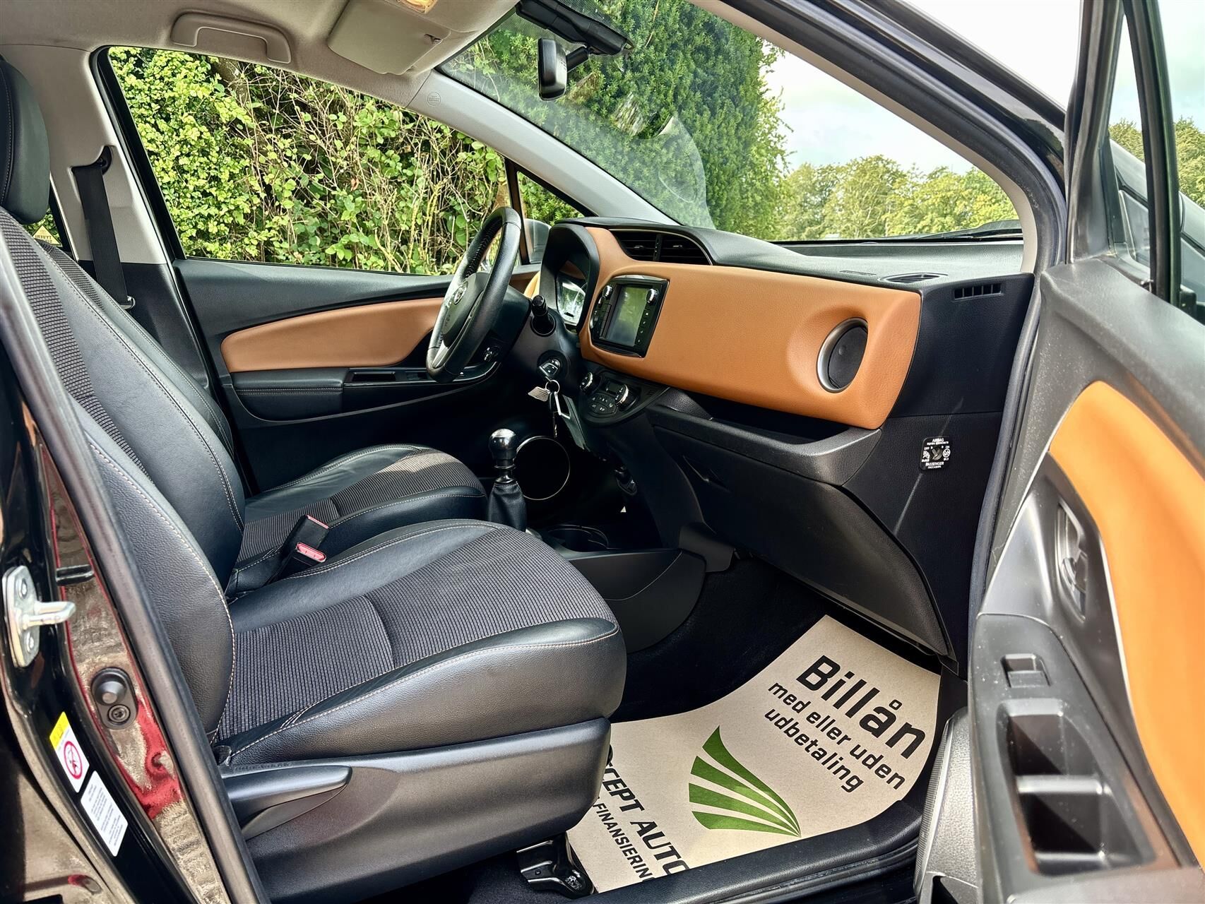 Billede af Toyota Yaris 1,3 VVT-I Lounge Edition 100HK 5d 6g