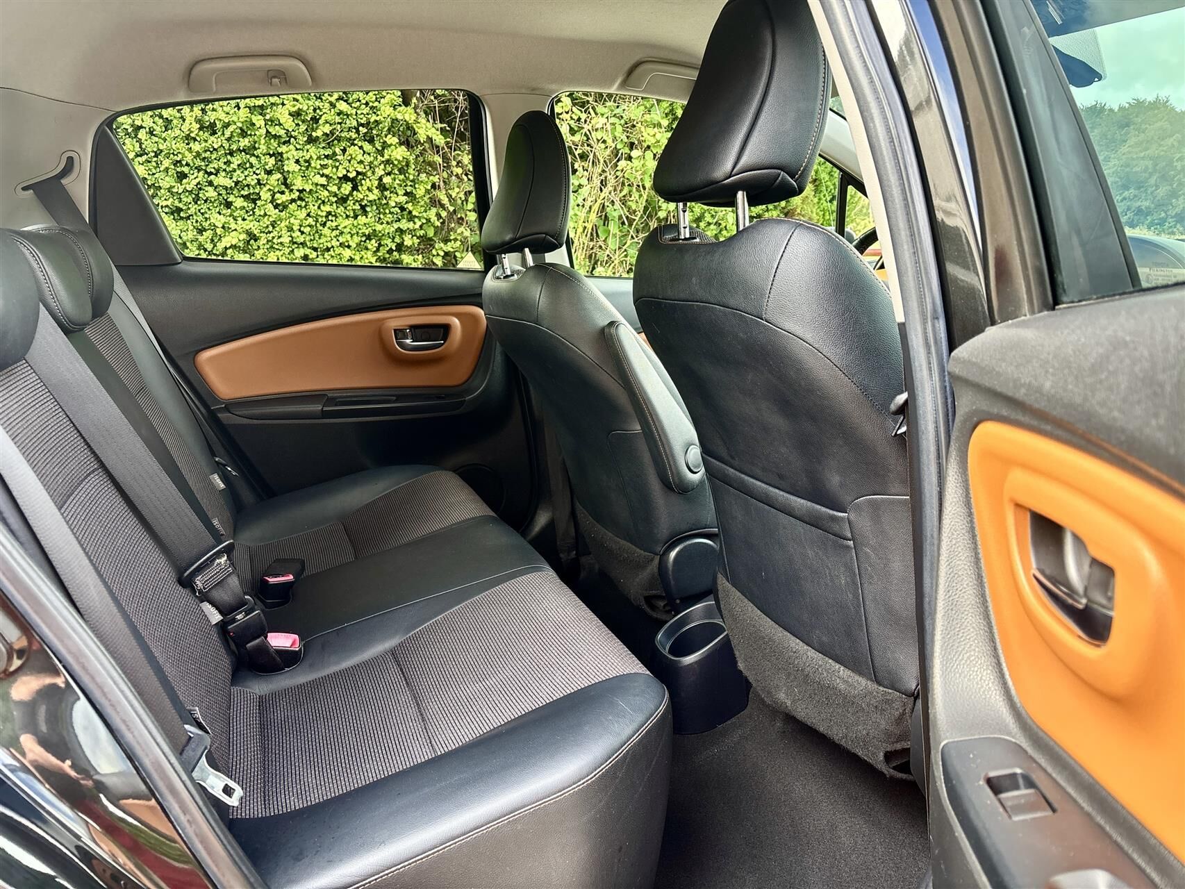 Billede af Toyota Yaris 1,3 VVT-I Lounge Edition 100HK 5d 6g