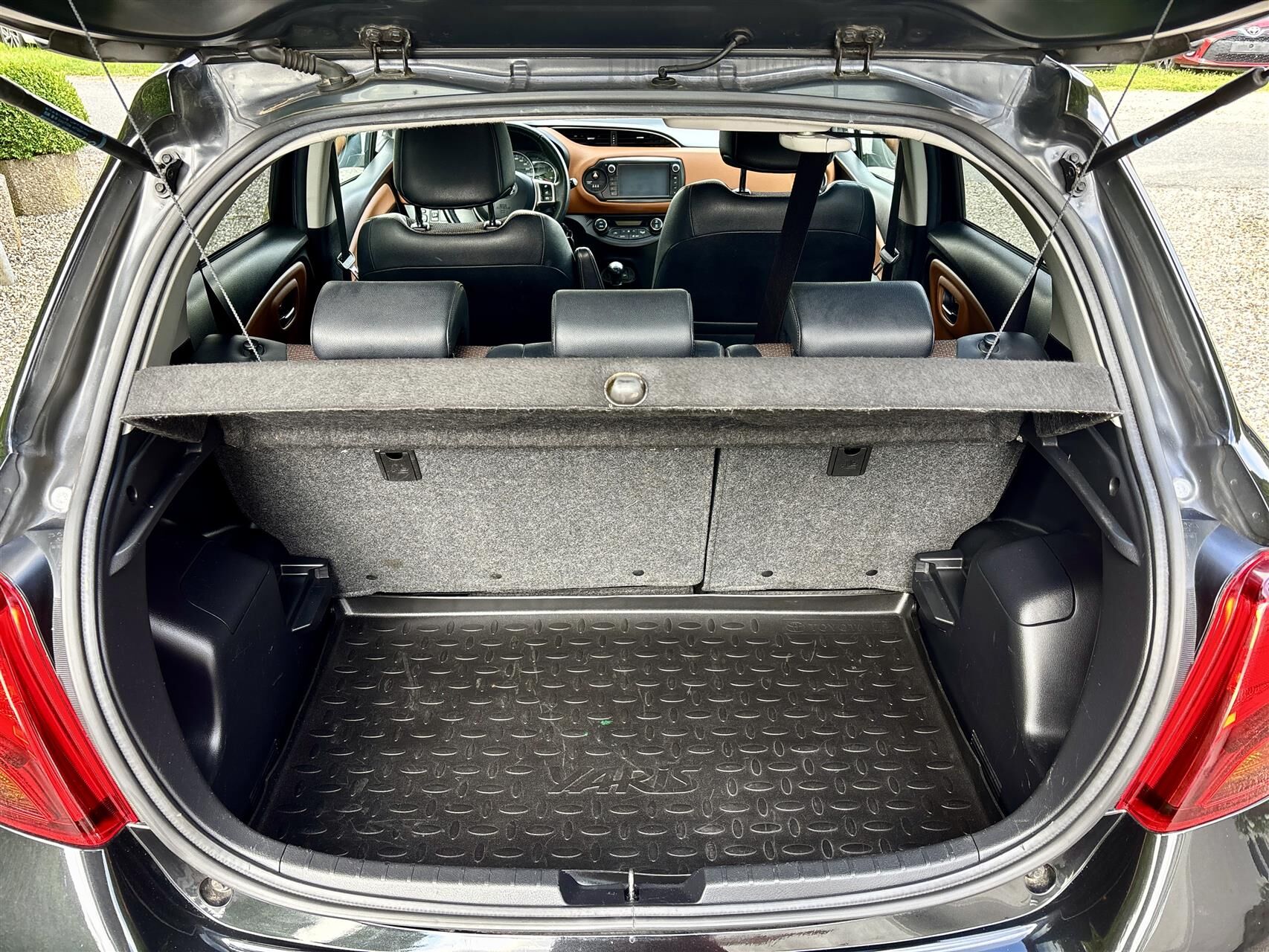 Billede af Toyota Yaris 1,3 VVT-I Lounge Edition 100HK 5d 6g