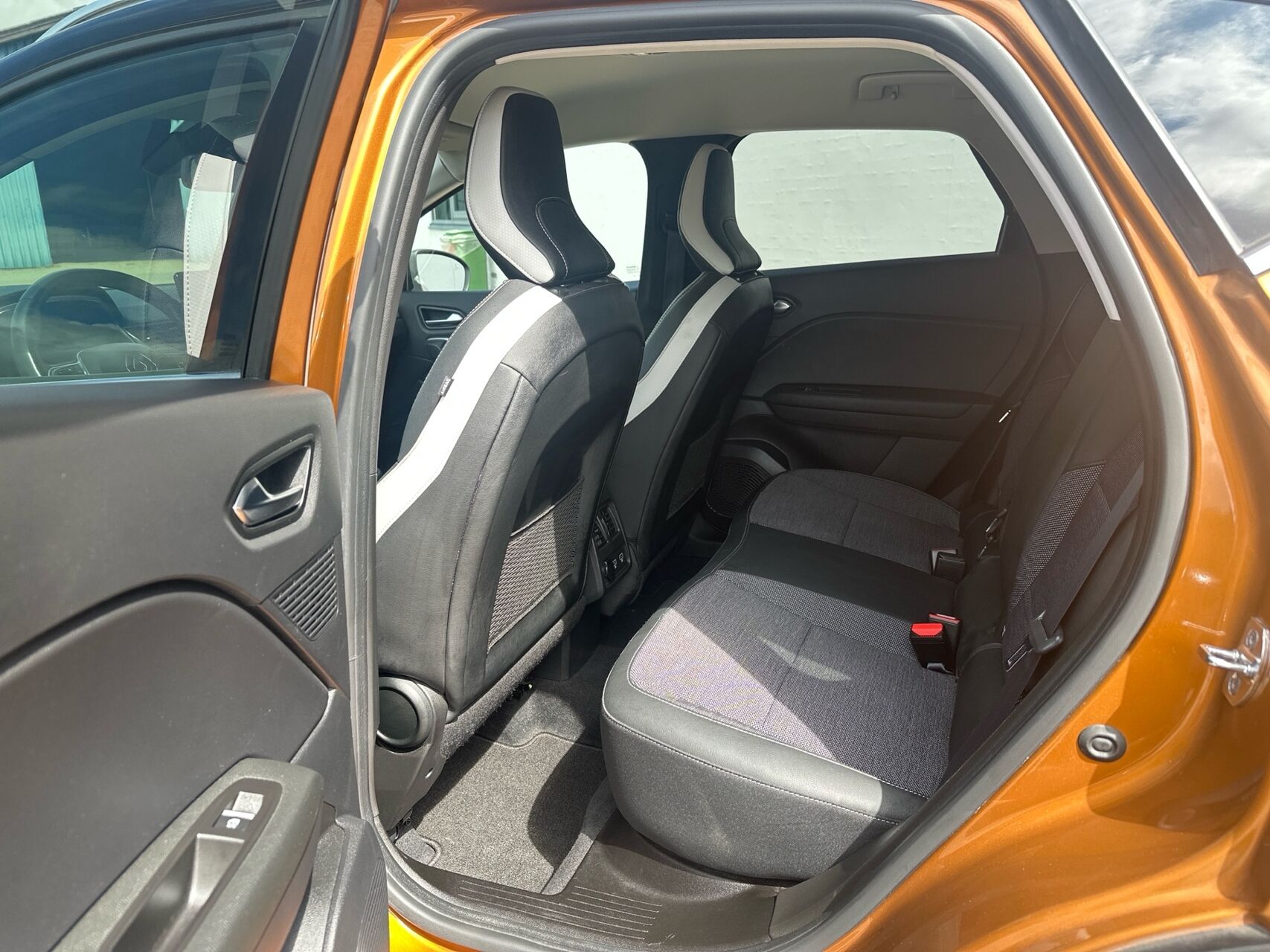 Billede af Renault Captur 1,6 E-TECH  Plugin-hybrid Intens 160HK 5d Aut.