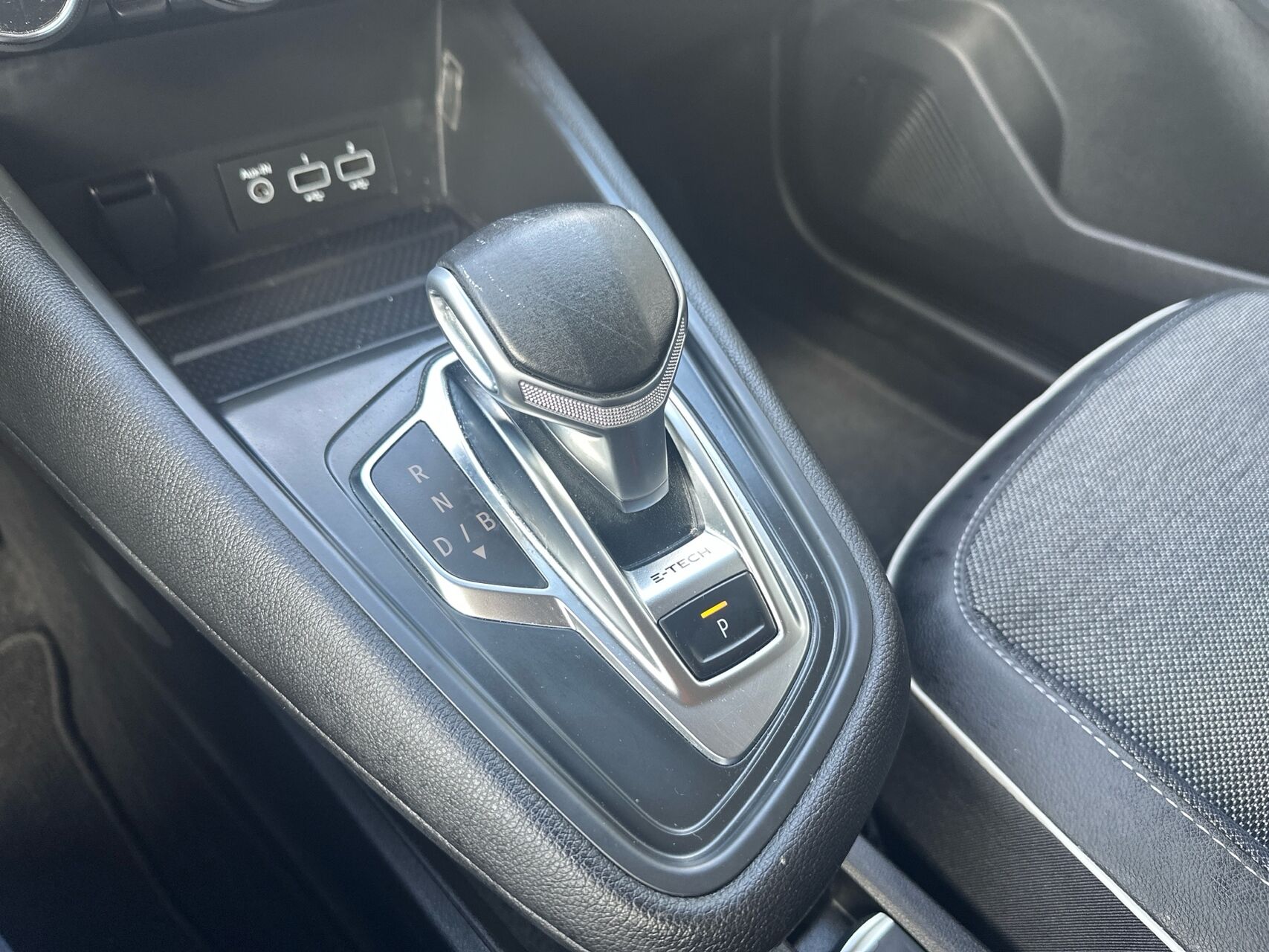 Billede af Renault Captur 1,6 E-TECH  Plugin-hybrid Intens 160HK 5d Aut.