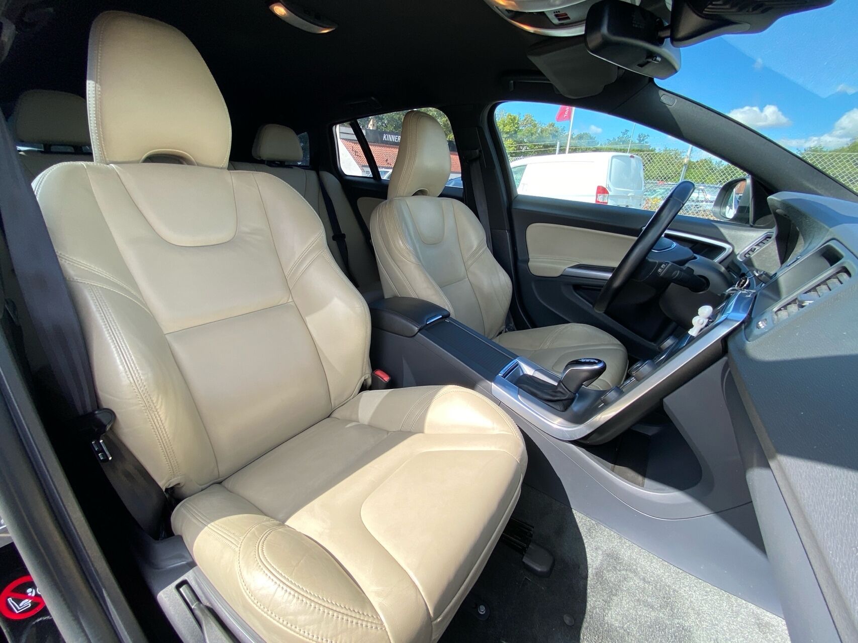 Billede af Volvo V60 2,4 D5 Momentum 215HK Stc 6g Aut.