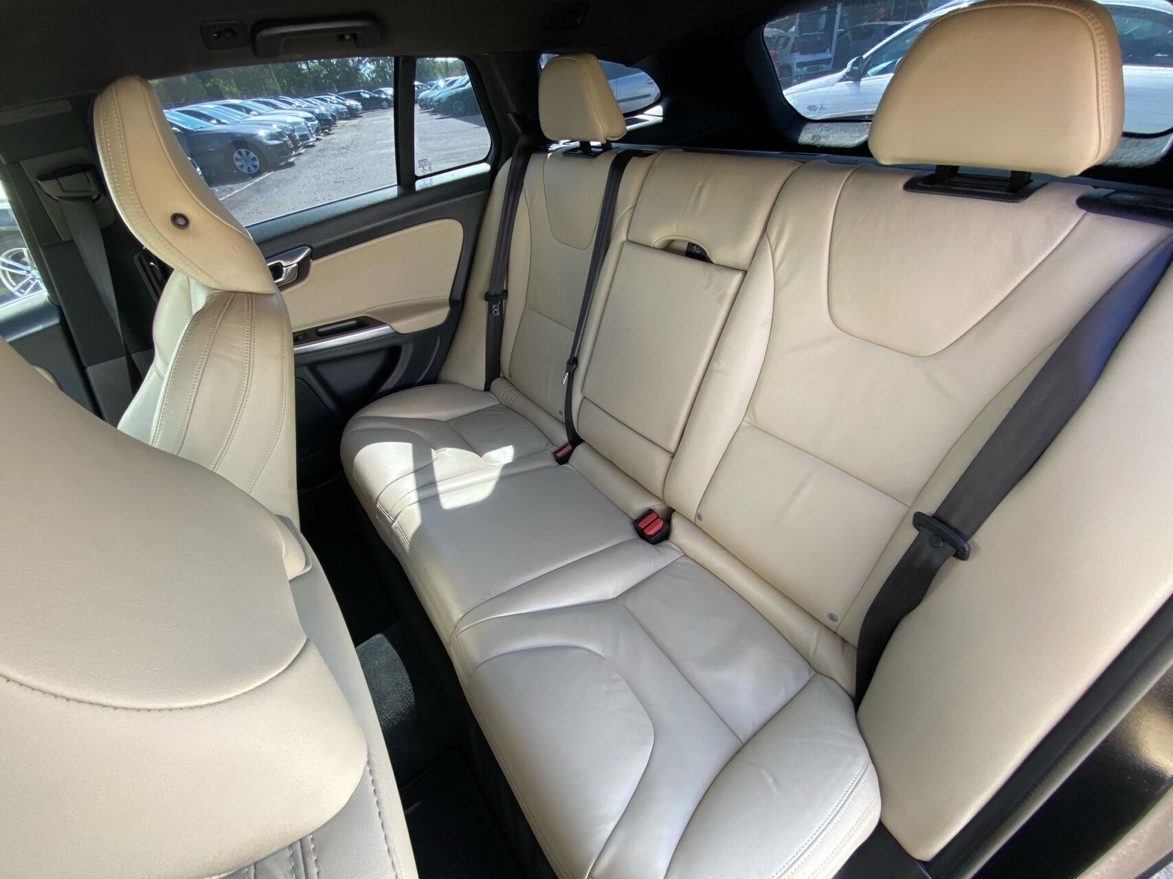 Billede af Volvo V60 2,4 D5 Momentum 215HK Stc 6g Aut.