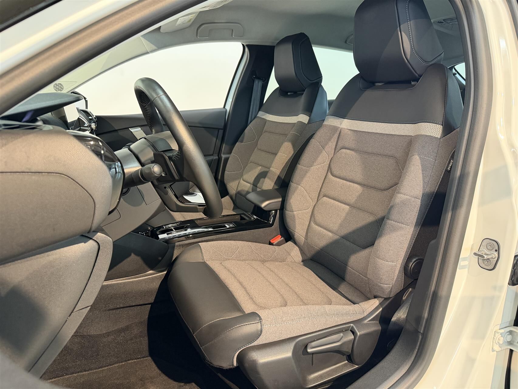 Billede af Citroën C4 1,2 PureTech VTR Sport EAT8 130HK 5d 8g Aut.