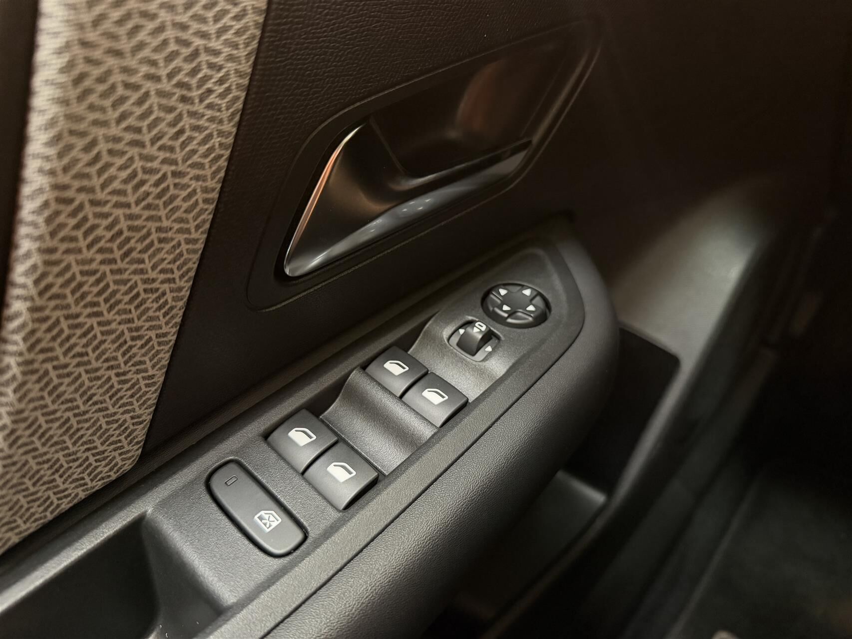 Billede af Citroën C4 1,2 PureTech VTR Sport EAT8 130HK 5d 8g Aut.