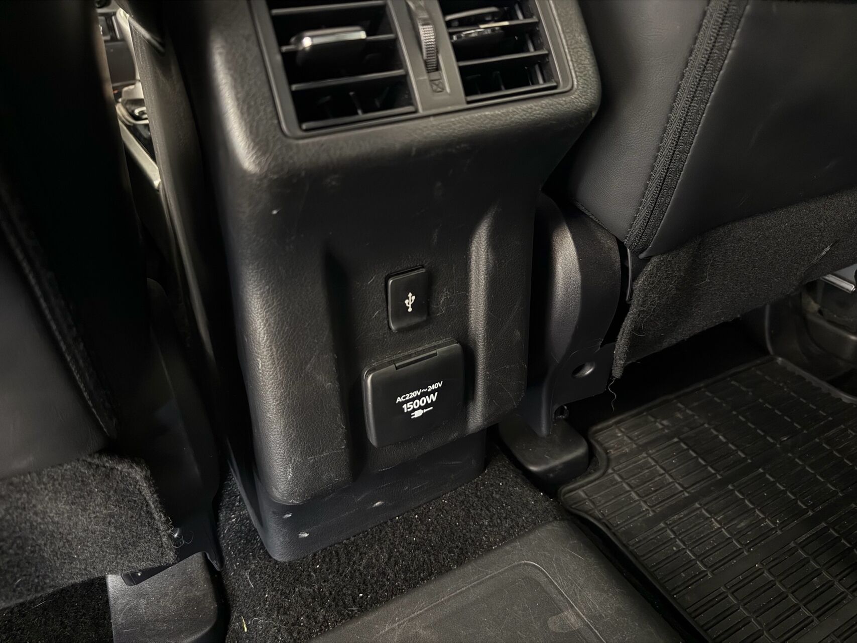 Billede af Mitsubishi Outlander 2,4 PHEV  Plugin-hybrid Invite 4WD 224HK 5d 6g Trinl. Gear