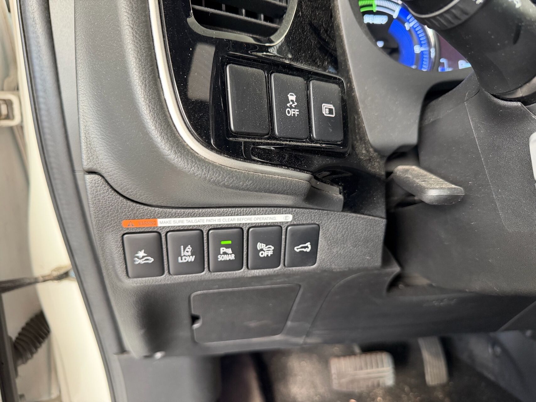 Billede af Mitsubishi Outlander 2,4 PHEV  Plugin-hybrid Invite 4WD 224HK 5d 6g Trinl. Gear