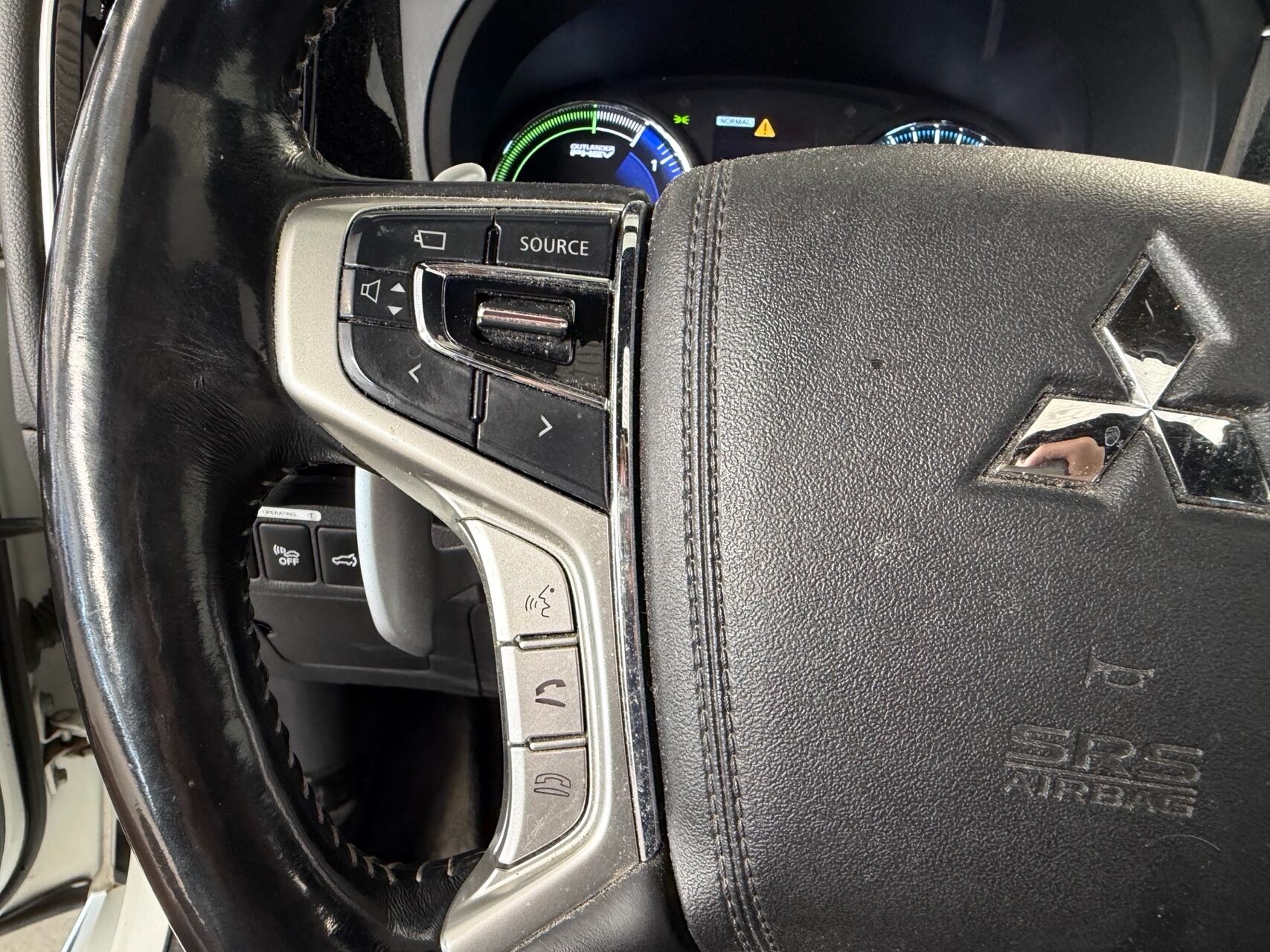Billede af Mitsubishi Outlander 2,4 PHEV  Plugin-hybrid Invite 4WD 224HK 5d 6g Trinl. Gear