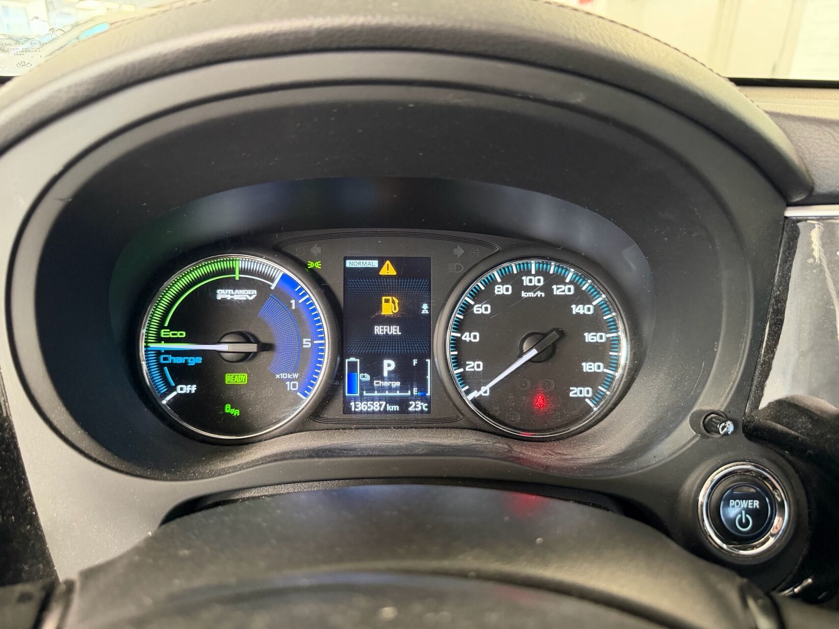 Billede af Mitsubishi Outlander 2,4 PHEV  Plugin-hybrid Invite 4WD 224HK 5d 6g Trinl. Gear