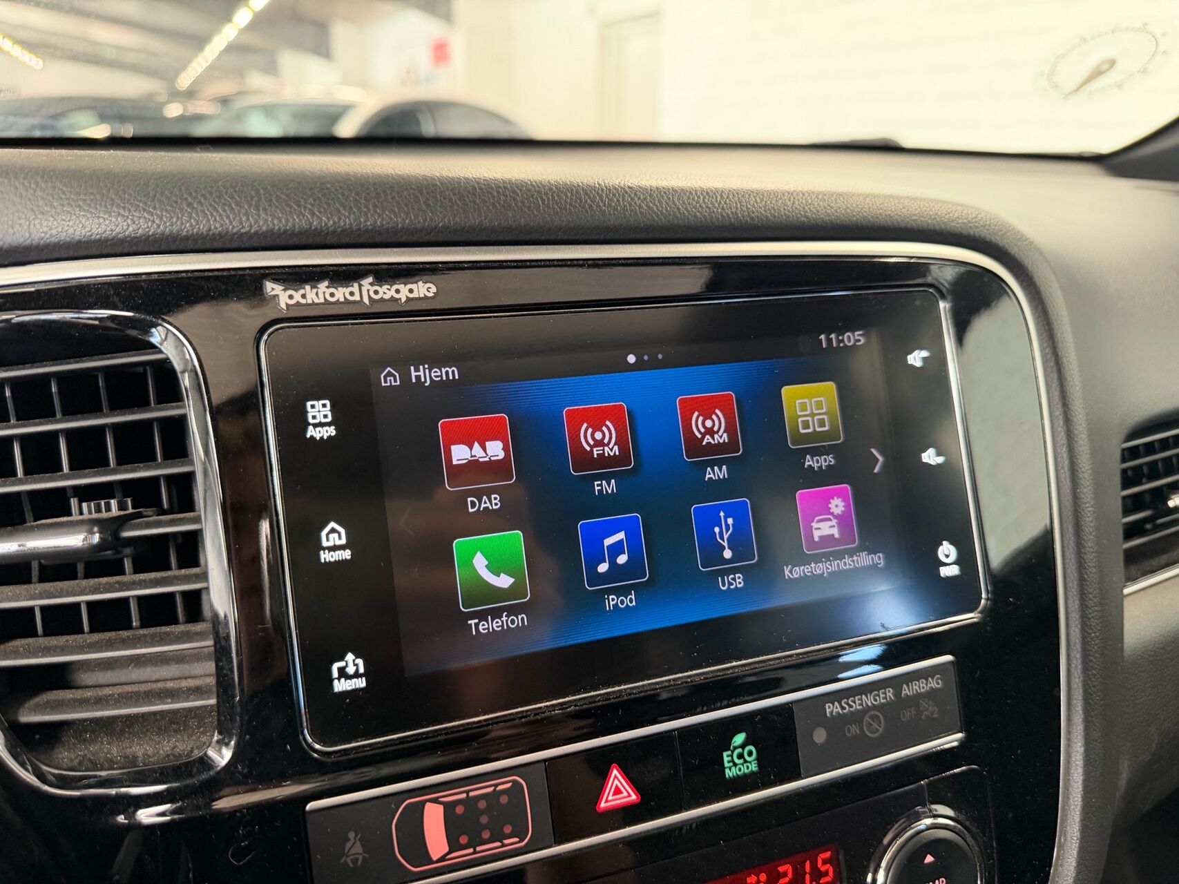 Billede af Mitsubishi Outlander 2,4 PHEV  Plugin-hybrid Invite 4WD 224HK 5d 6g Trinl. Gear