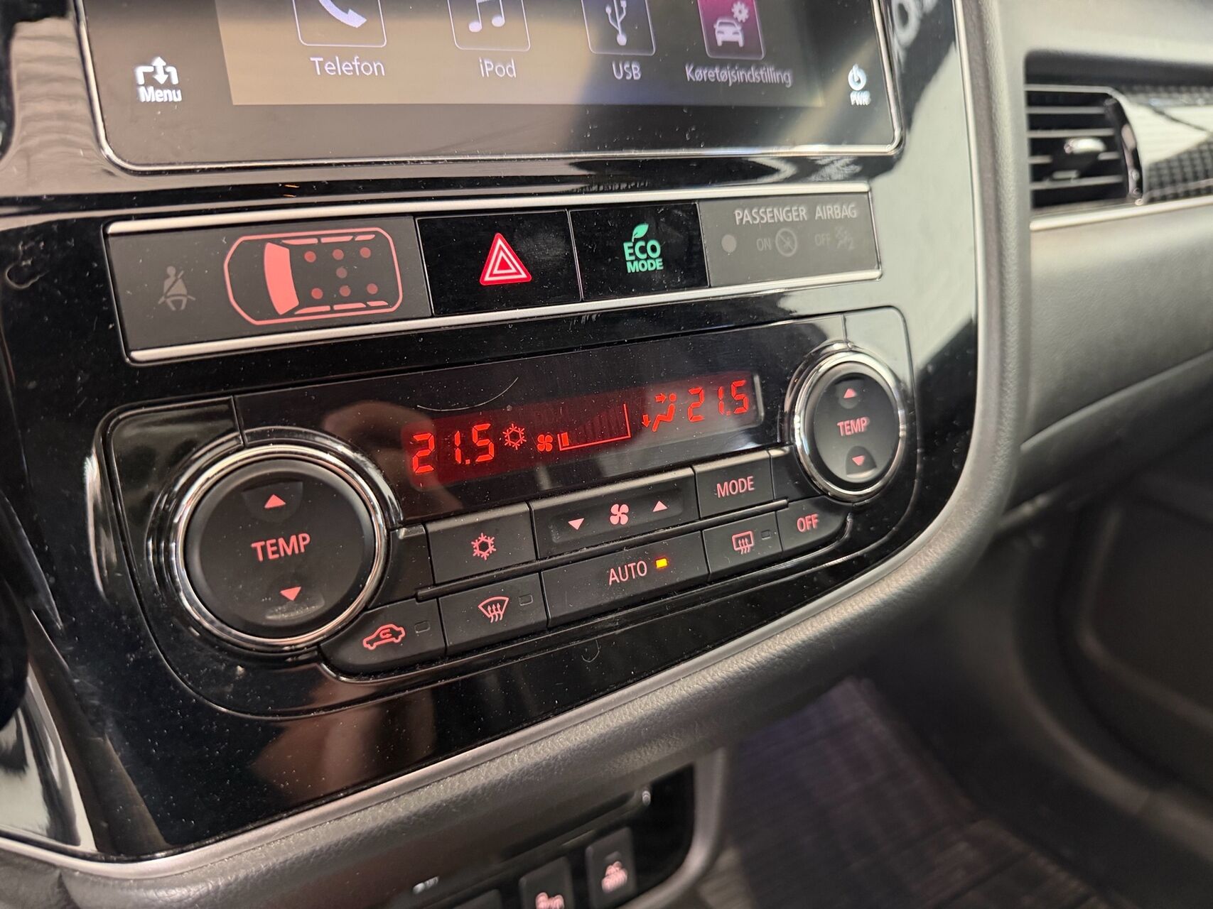 Billede af Mitsubishi Outlander 2,4 PHEV  Plugin-hybrid Invite 4WD 224HK 5d 6g Trinl. Gear