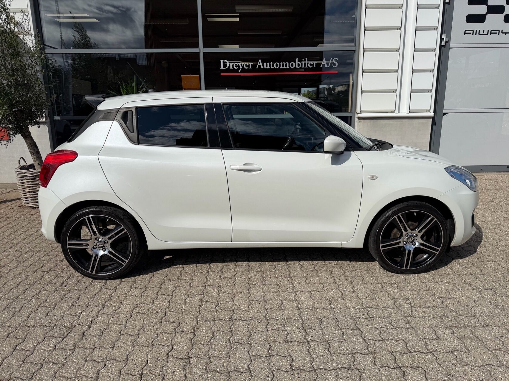Billede af Suzuki Swift 1,2 Dualjet  Mild hybrid Action Star AEB 90HK 5d