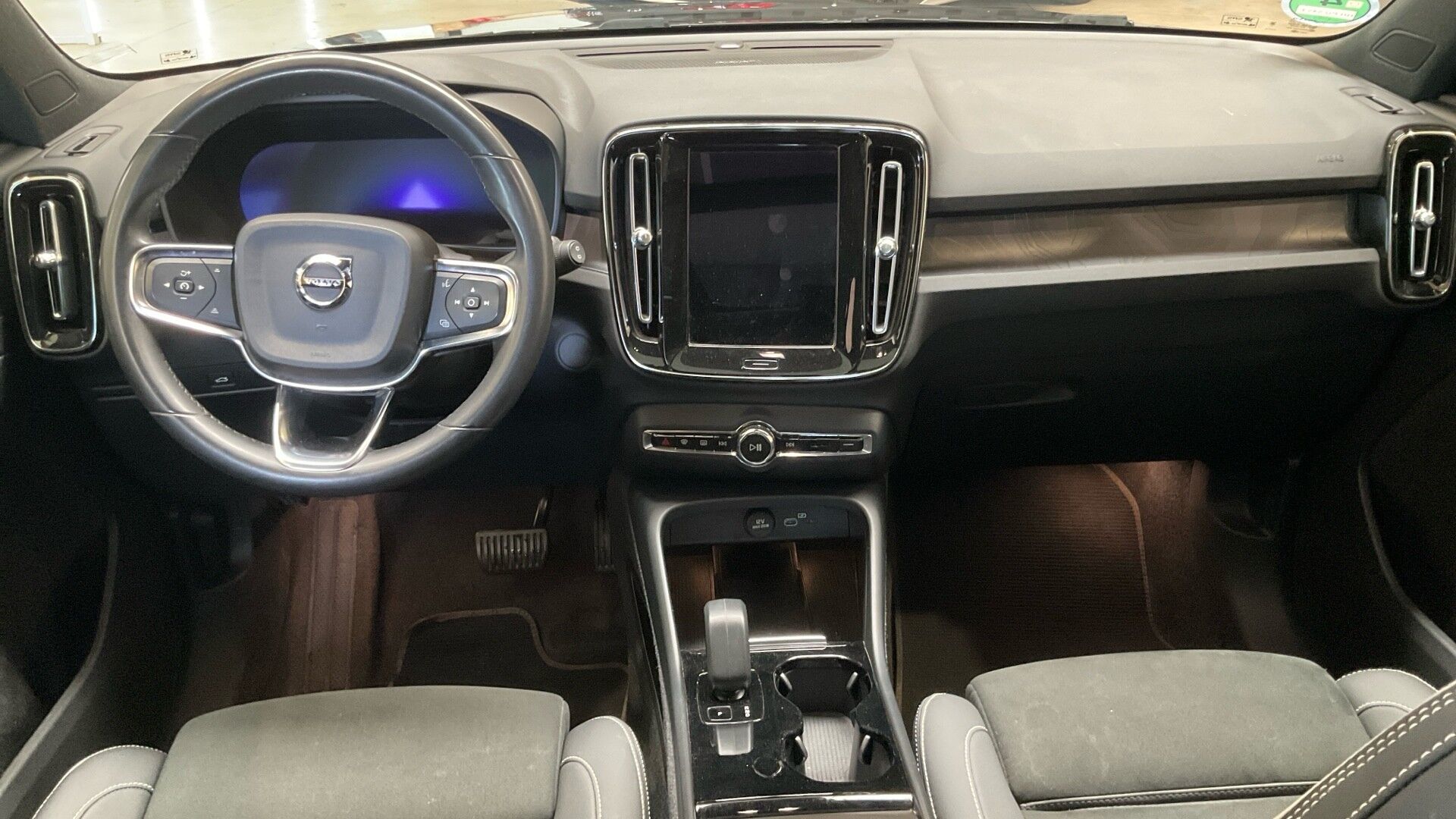 Billede af Volvo XC40 Recharge Twin Engine Ultimate AWD 408HK 5d Aut.