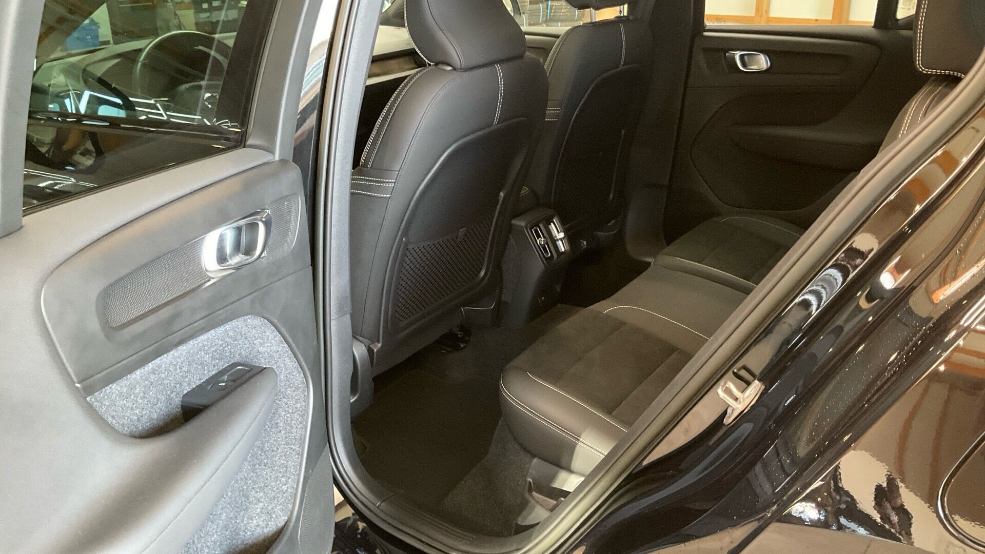 Billede af Volvo XC40 Recharge Twin Engine Ultimate AWD 408HK 5d Aut.