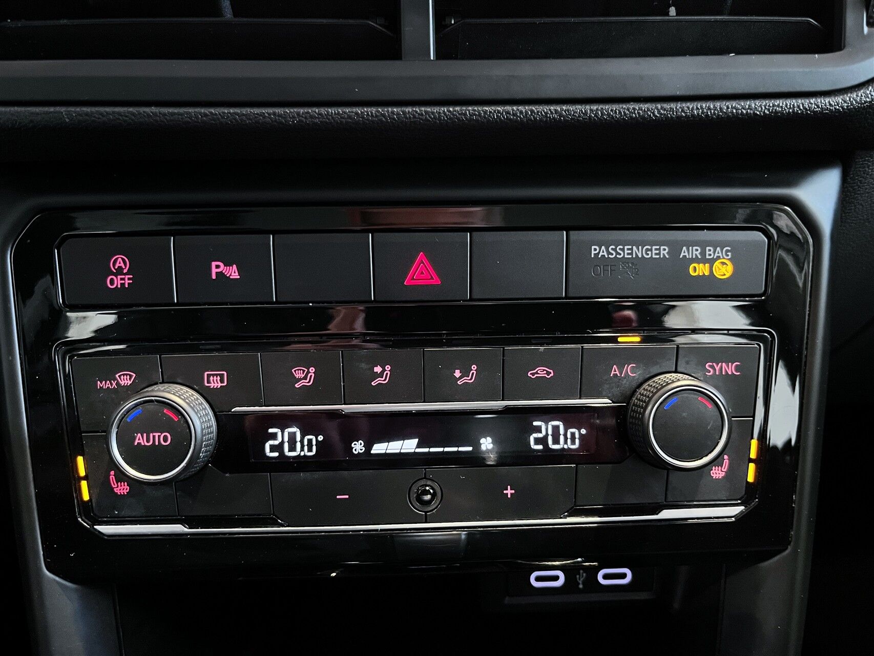 Billede af VW T-Cross 1,0 TSI Life Team DSG 110HK 5d 7g Aut.