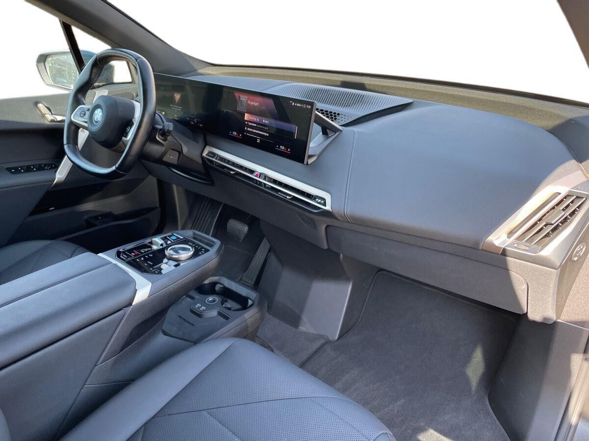 Billede af BMW iX 40 EL Fully Charged XDrive 326HK 5d Aut.
